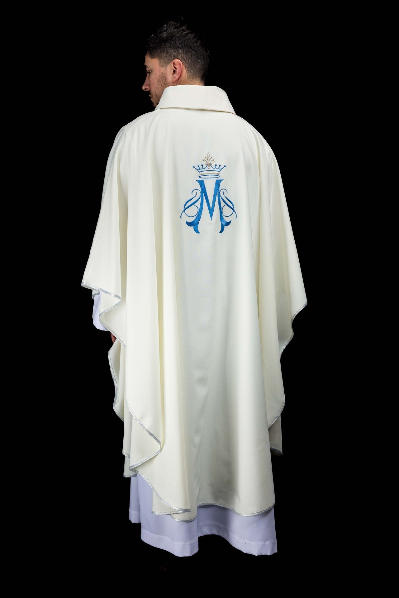 Ornat haftowany z motywem Maryjnym ecru - SZATYLITURGICZNE.PL