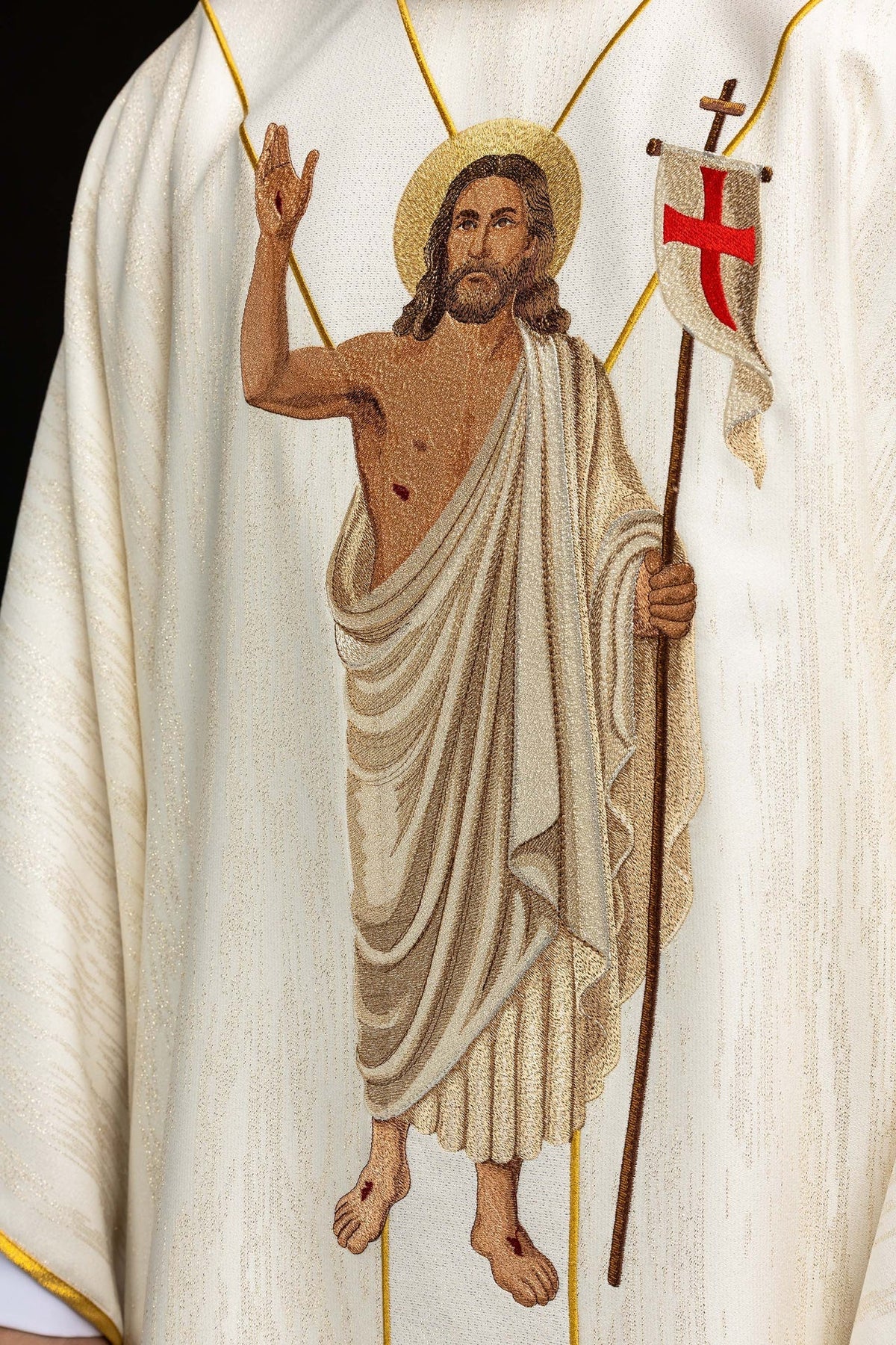 Ornat haftowany z wizerunkiem Jezusa Zmartwychwstałego i Baranka Wielkanocnego - SZATYLITURGICZNE.PL