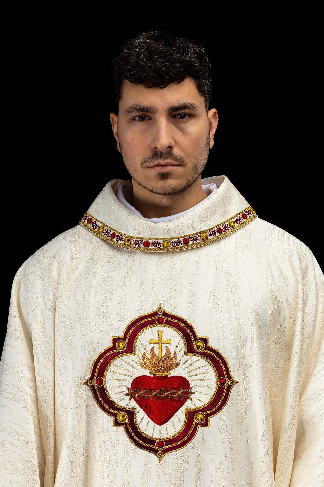 Ornat haftowany z wizerunkiem Serca Pana Jezusa i Kielicha eucharystycznego - SZATYLITURGICZNE.PL