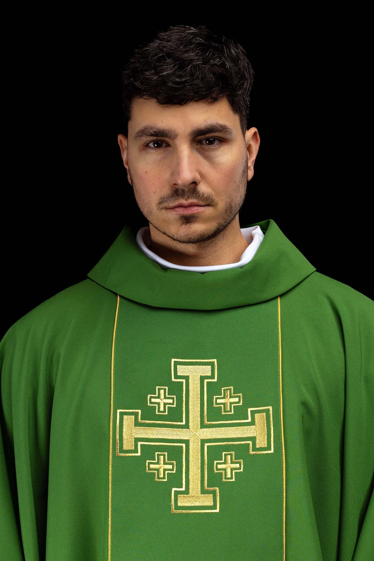 Ornat haftowany zielony z pasem krzyże jerozolimskie - SZATYLITURGICZNE.PL