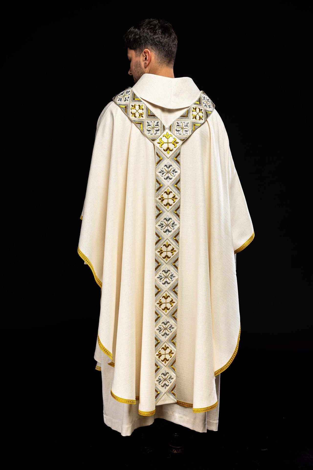 Ornat Kremowy z Pasem Złoto - Srebrnym - Komplet Liturgiczny - SZATYLITURGICZNE.PL