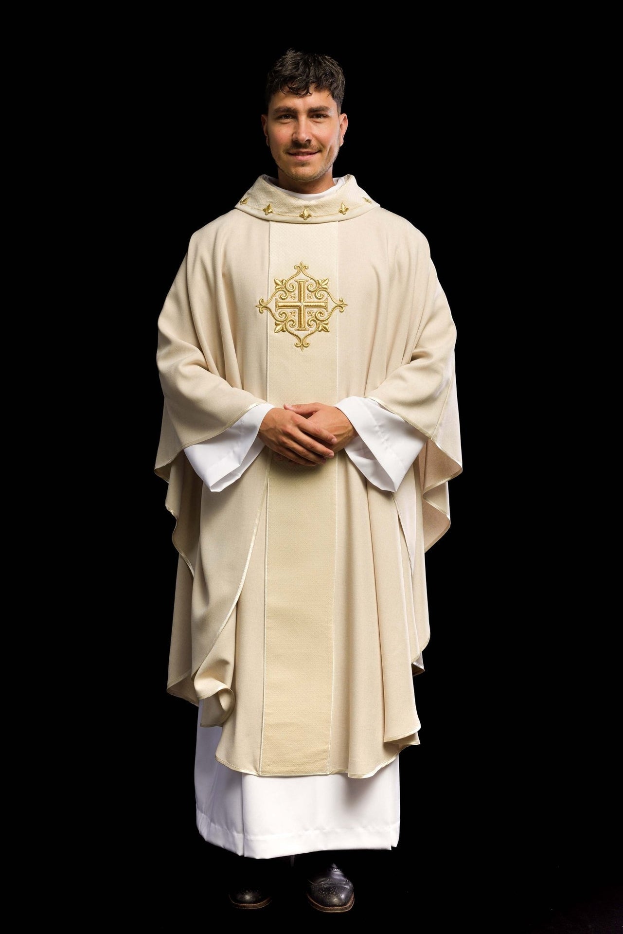 Ornat Liturgiczny Aksamitny Ecru Krzyż - Polski Haft - SZATYLITURGICZNE.PL