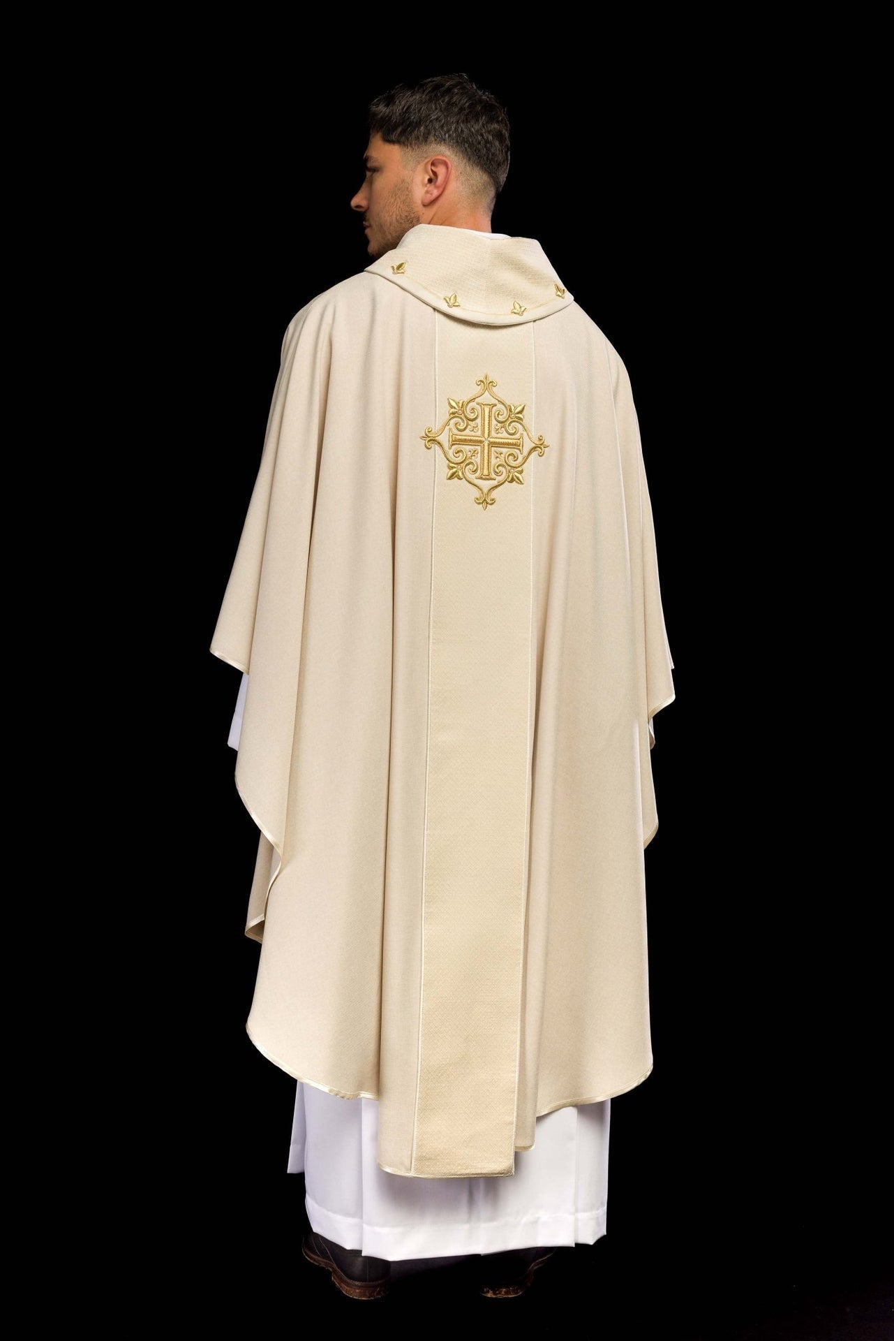 Ornat Liturgiczny Aksamitny Ecru Krzyż - Polski Haft - SZATYLITURGICZNE.PL