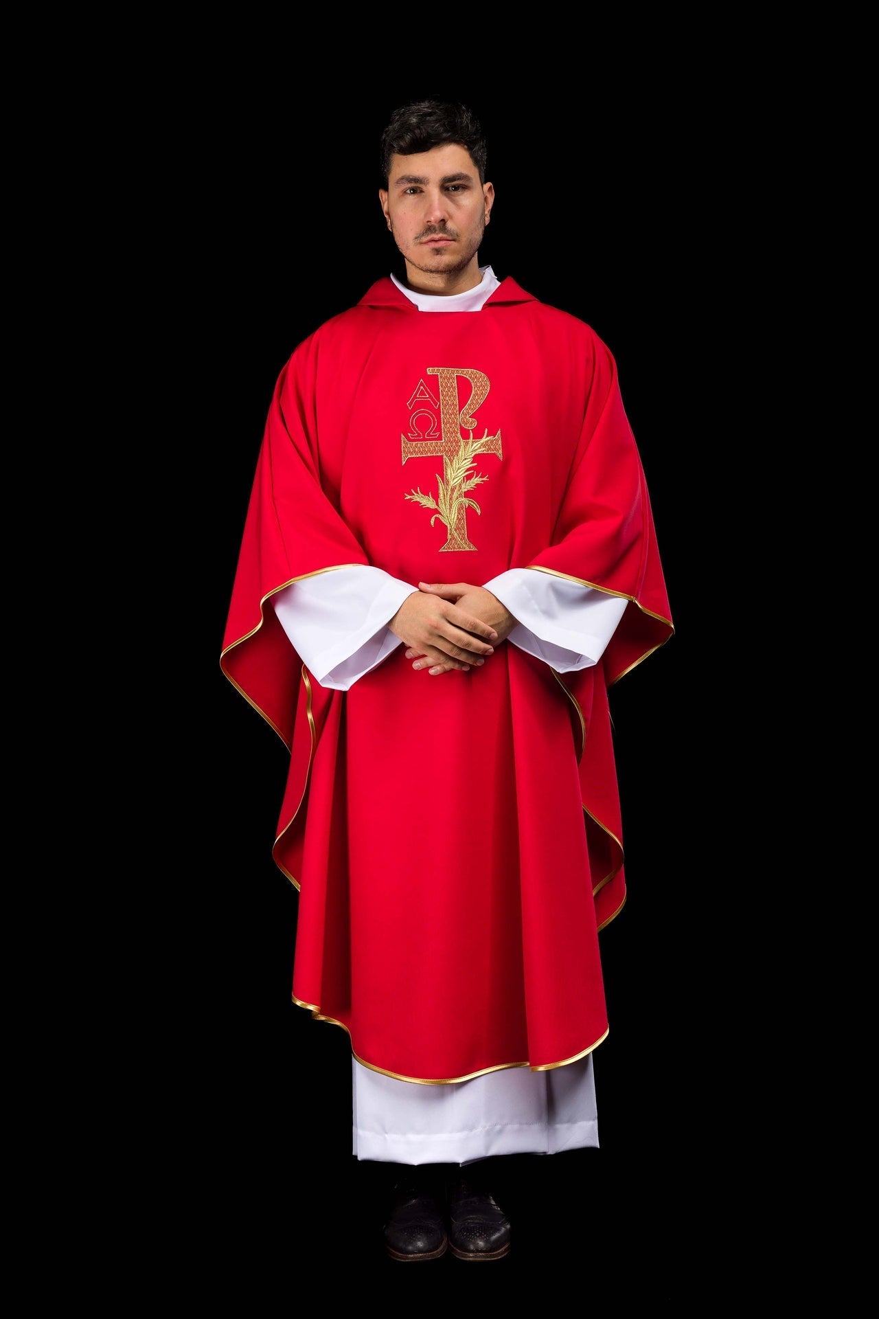 Ornat Liturgiczny Alfa i Omega z Szerokim Kołnierzem Czerwony - SZATYLITURGICZNE.PL