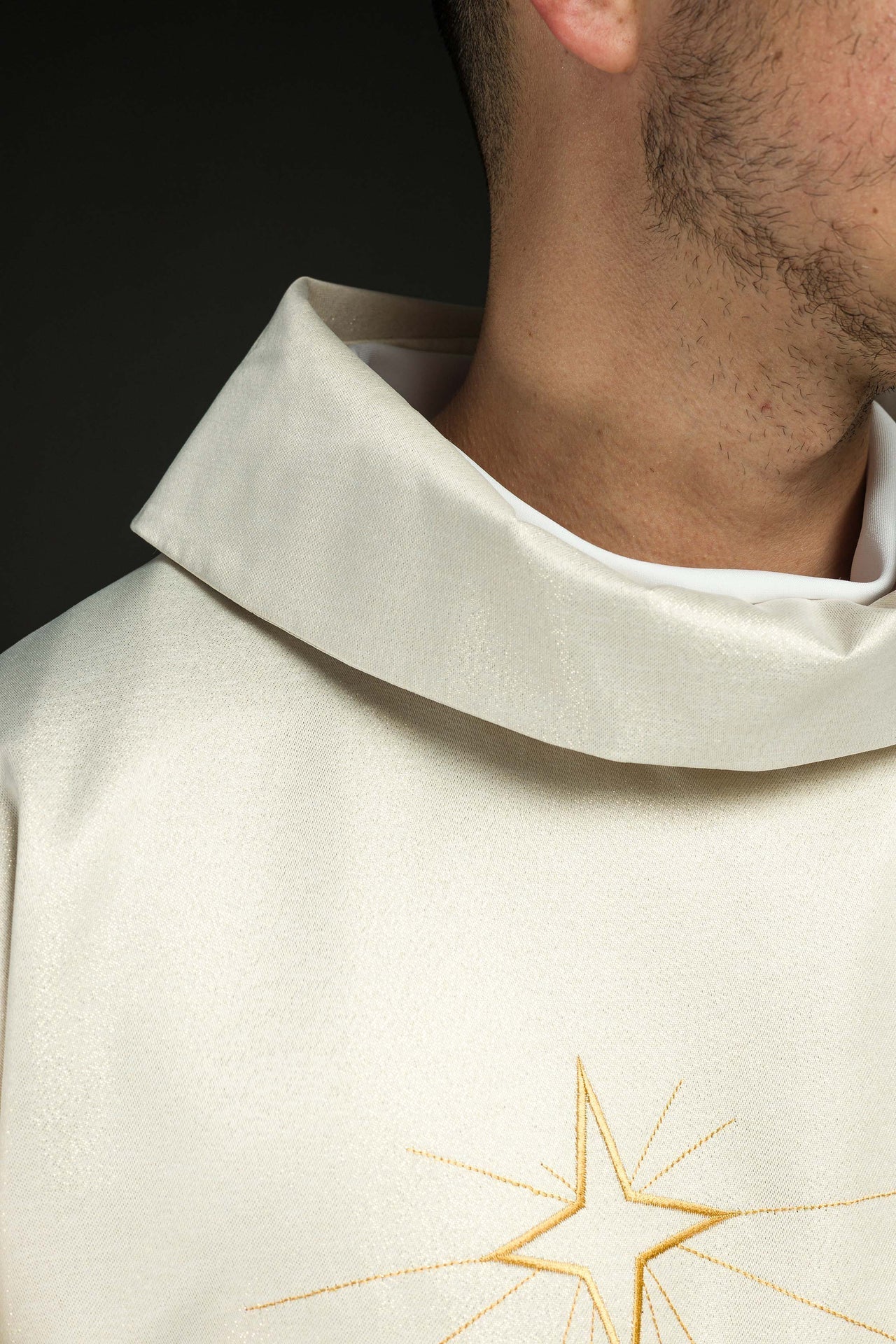 Ornat Liturgiczny Błyszczący Złoty Haft Trzech Króli - SZATYLITURGICZNE.PL