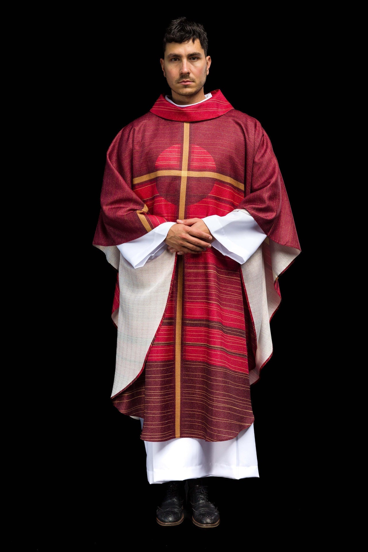 Ornat Liturgiczny Czerwony Drukowany Krzyż - Elegancki Symbolizm - SZATYLITURGICZNE.PL