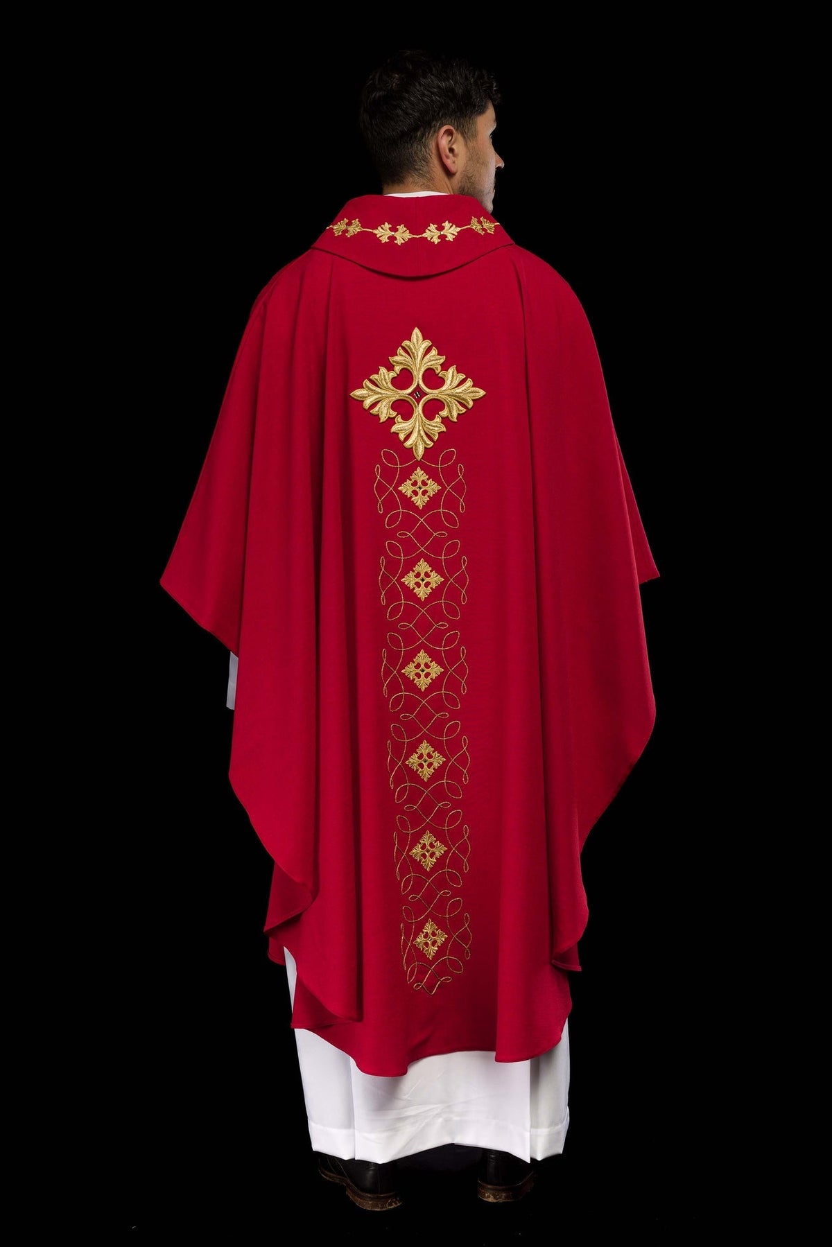 Ornat Liturgiczny Czerwony Haftowany Sznurkiem i Kamieniami - Polska Produkcja - SZATYLITURGICZNE.PL