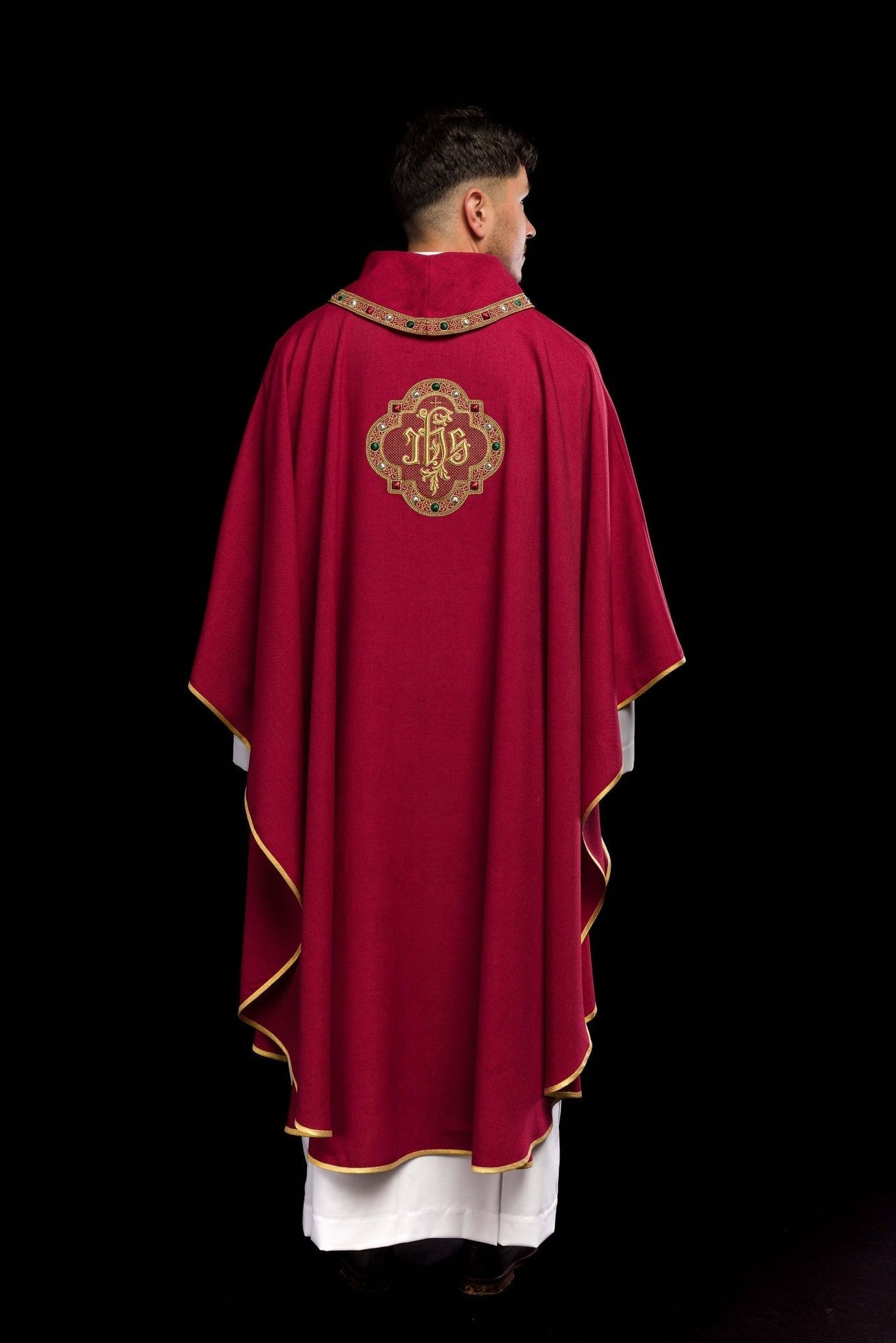 Ornat Liturgiczny Czerwony IHS - Bogato Haftowany Pas i Lamówka - SZATYLITURGICZNE.PL