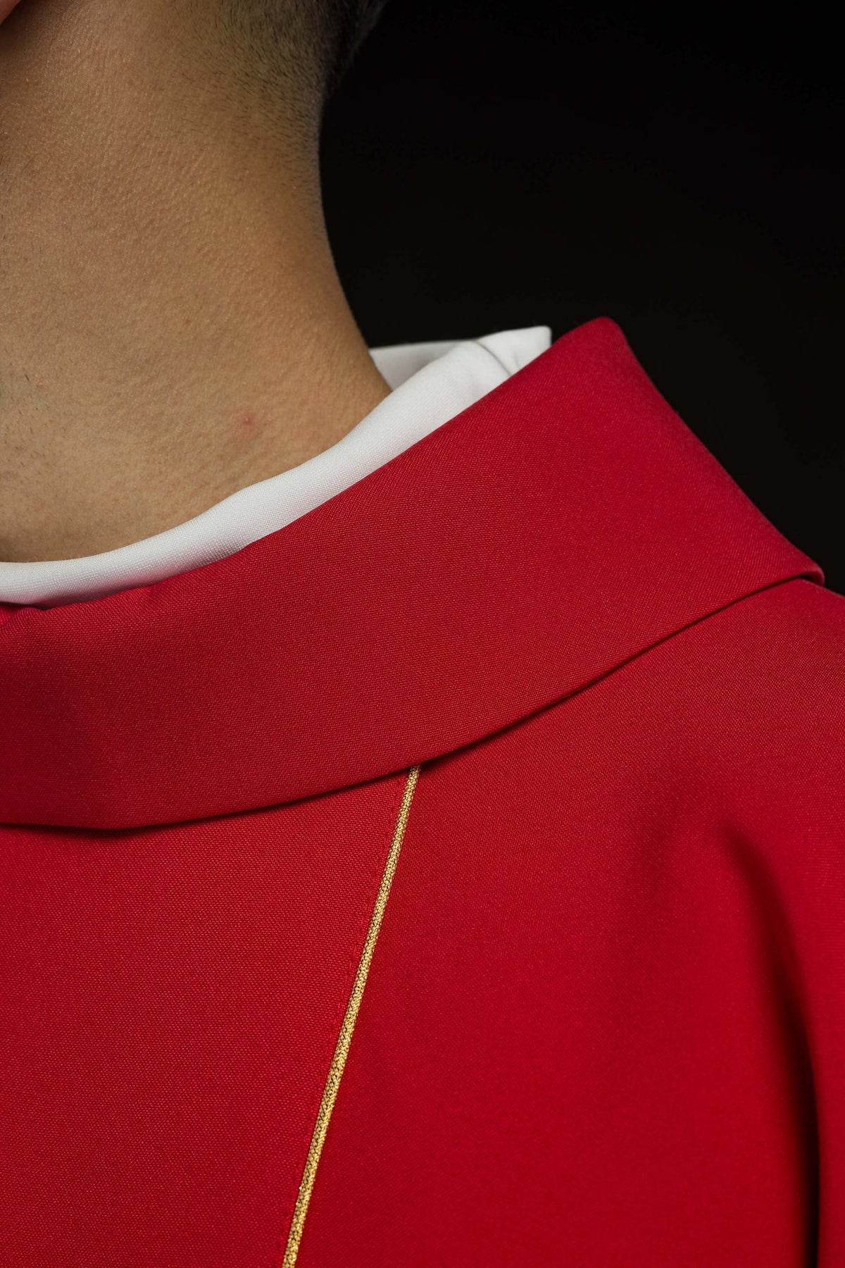 Ornat Liturgiczny Czerwony IHS Haftowany - Polski Producent - SZATYLITURGICZNE.PL