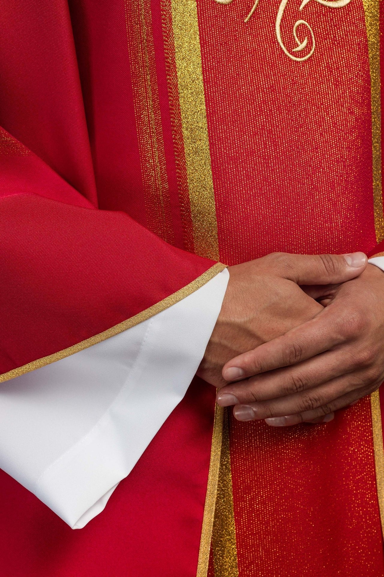 Ornat Liturgiczny Czerwony IHS Złocony - Polski Producent - SZATYLITURGICZNE.PL