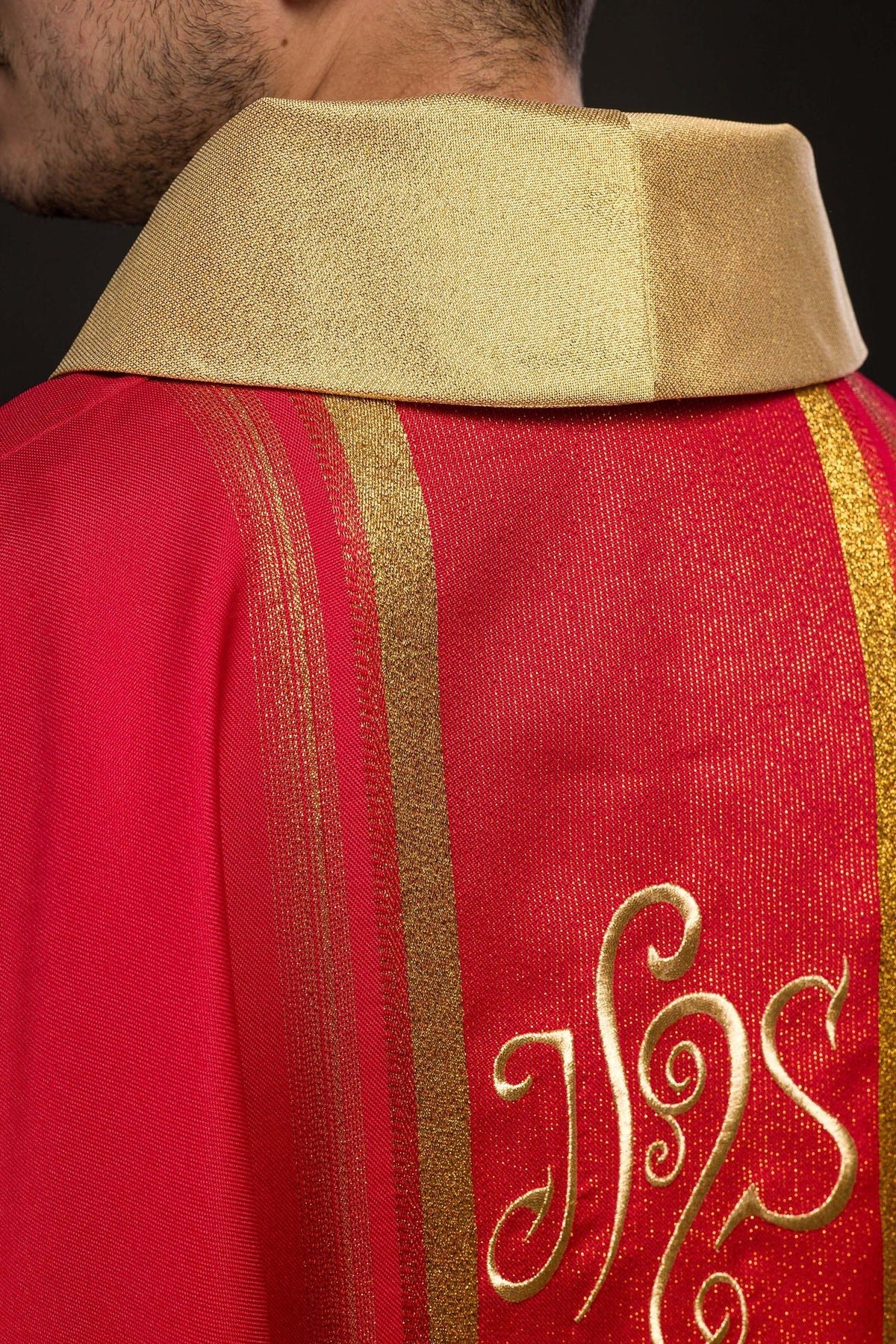 Ornat Liturgiczny Czerwony IHS Złocony - Polski Producent - SZATYLITURGICZNE.PL