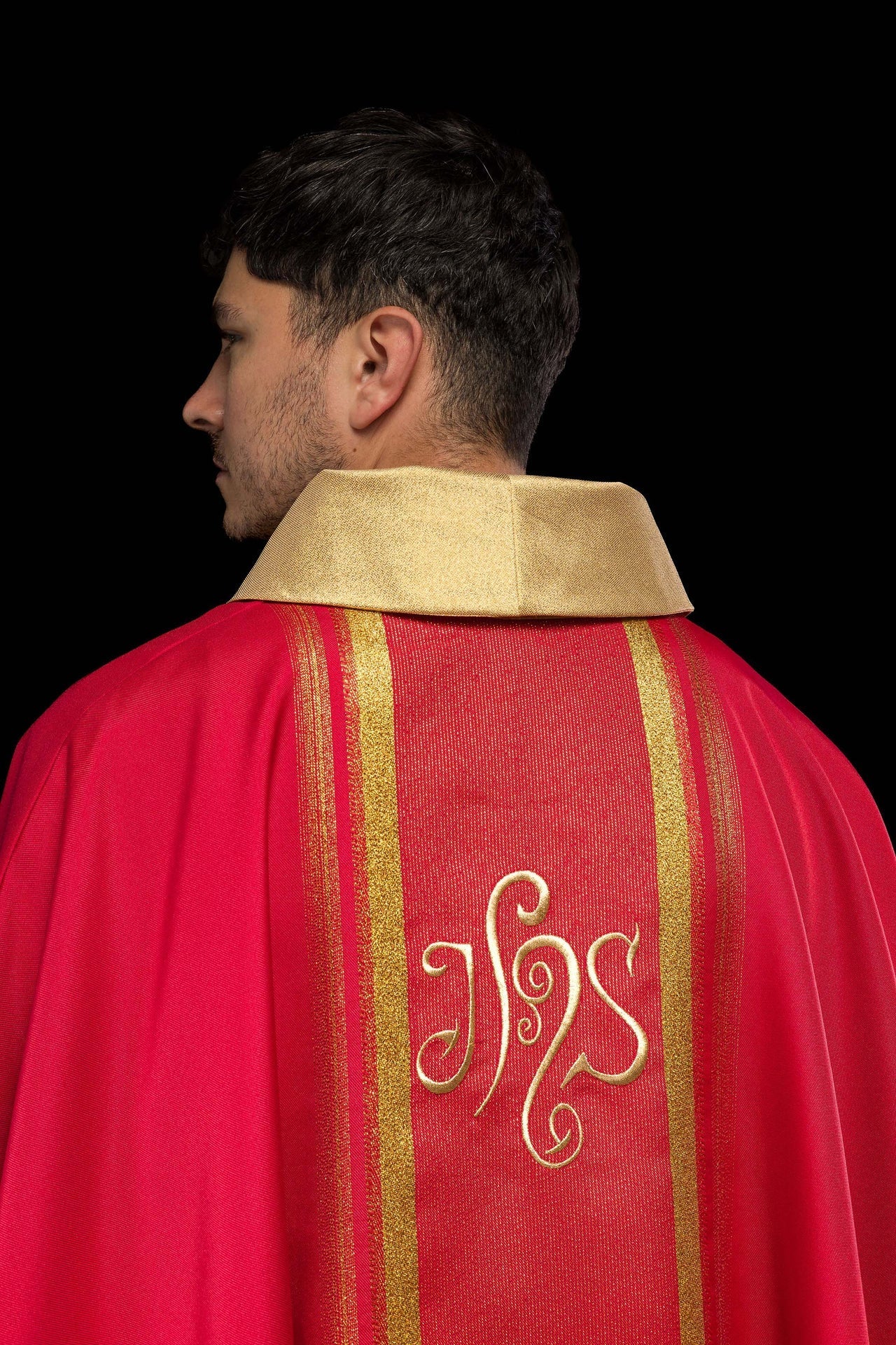 Ornat Liturgiczny Czerwony IHS Złocony - Polski Producent - SZATYLITURGICZNE.PL