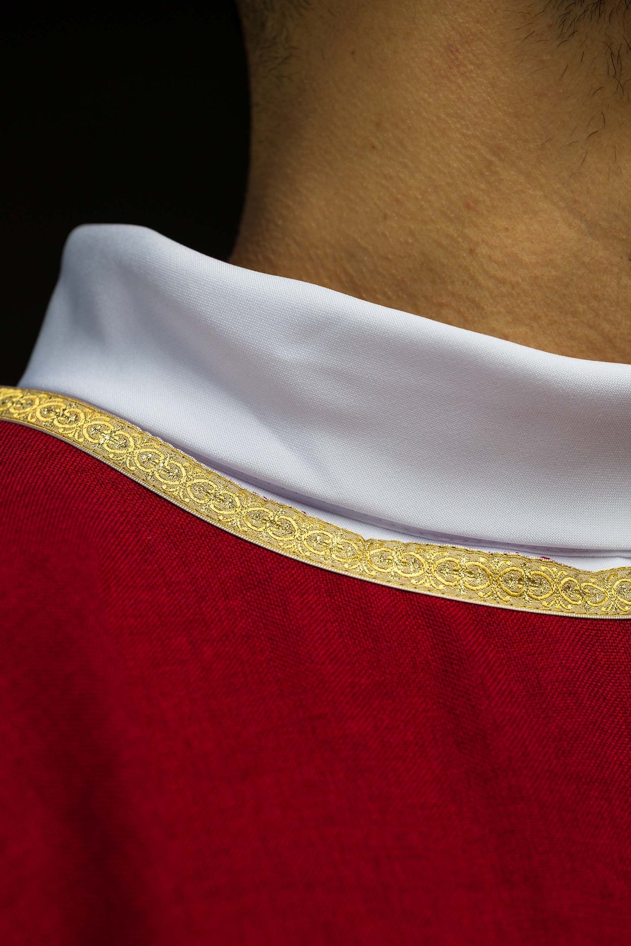 Ornat Liturgiczny Czerwony IHS Złoty Haft - Elanowełna Polska Produkcja - SZATYLITURGICZNE.PL