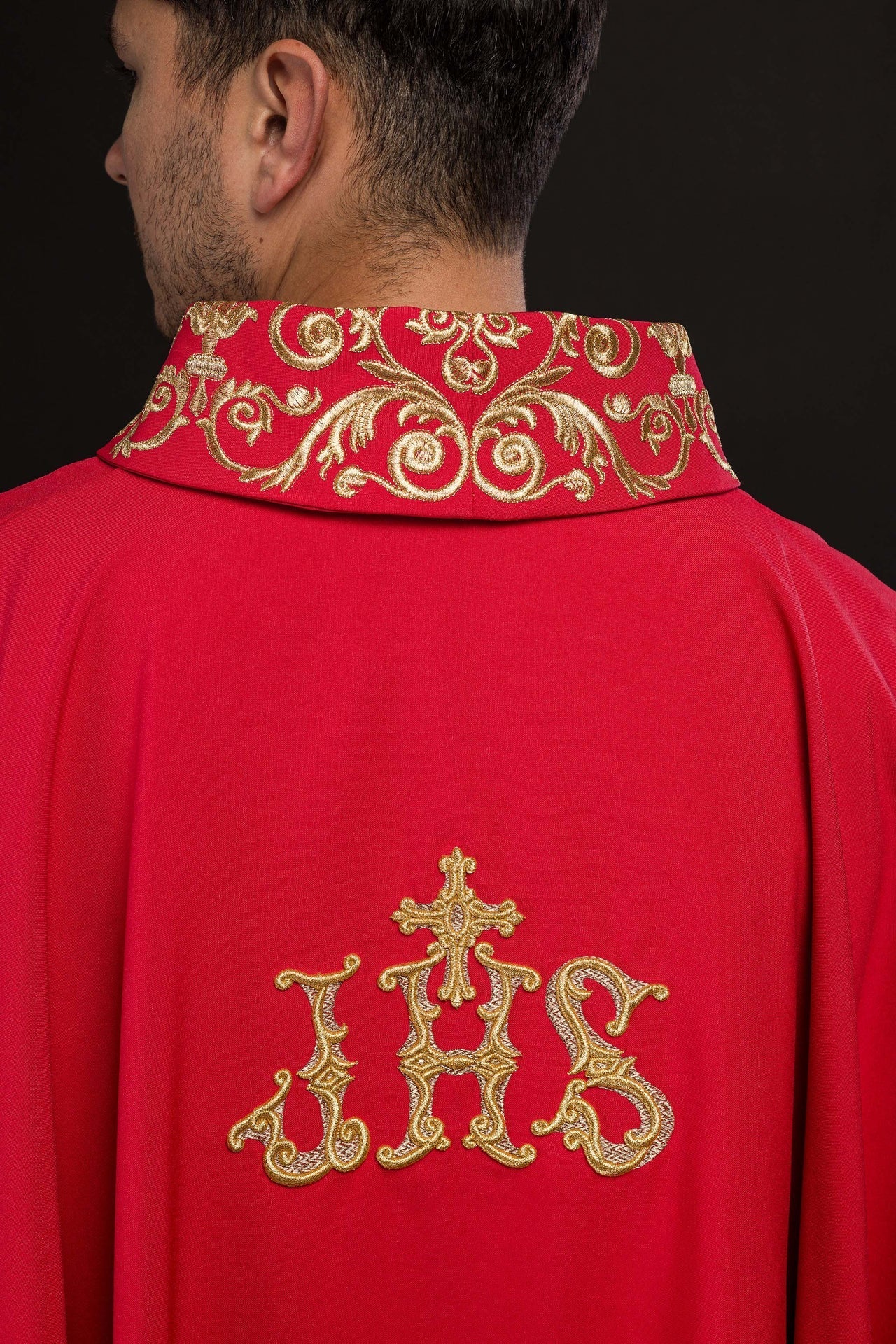 Ornat Liturgiczny Czerwony IHS Złoty Haft - Polska Produkcja - SZATYLITURGICZNE.PL