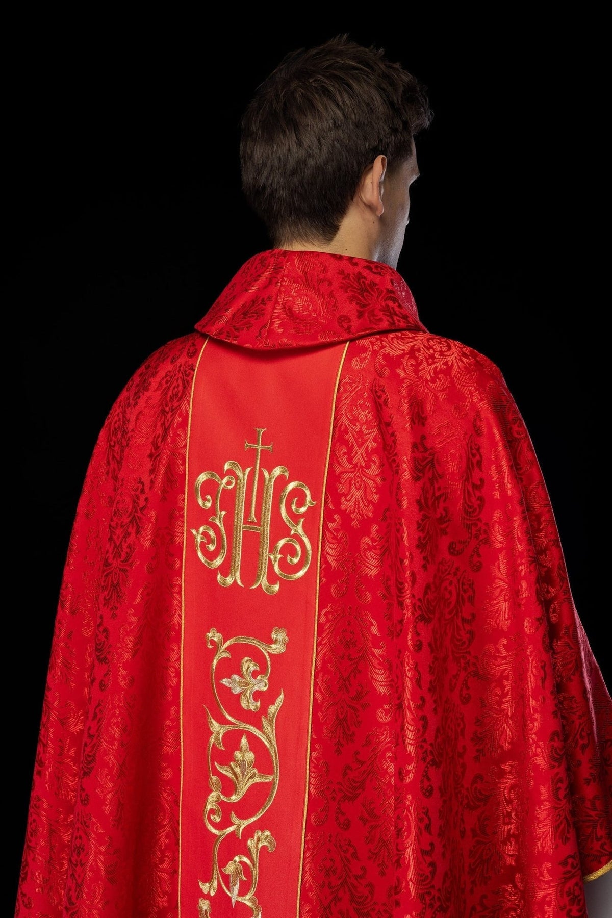 Ornat Liturgiczny Czerwony IHS Złoty Haft - Polski Producent - SZATYLITURGICZNE.PL