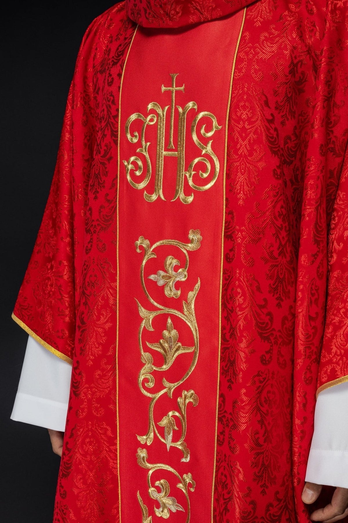 Ornat Liturgiczny Czerwony IHS Złoty Haft - Polski Producent - SZATYLITURGICZNE.PL