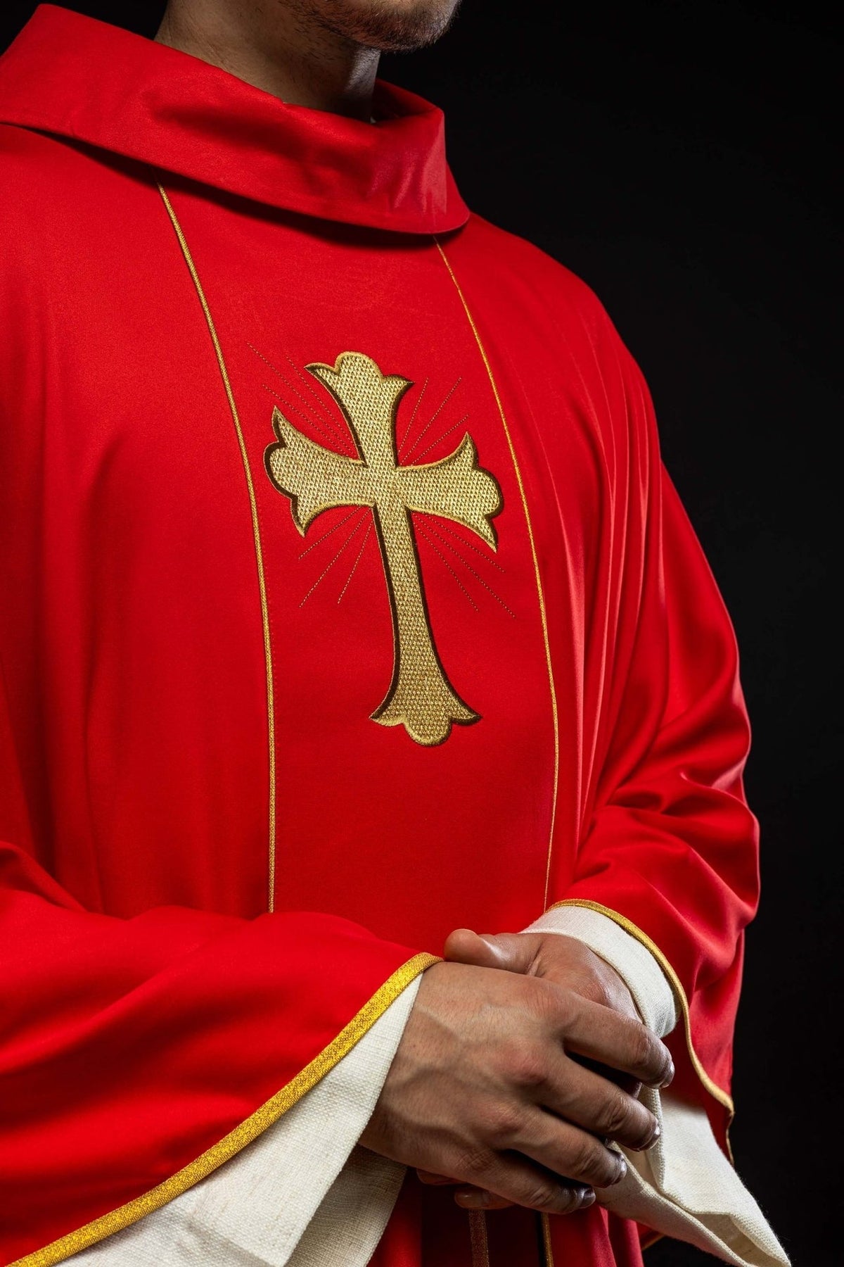 Ornat Liturgiczny Czerwony Krzyż i Kłosy Złoty Haft - SZATYLITURGICZNE.PL