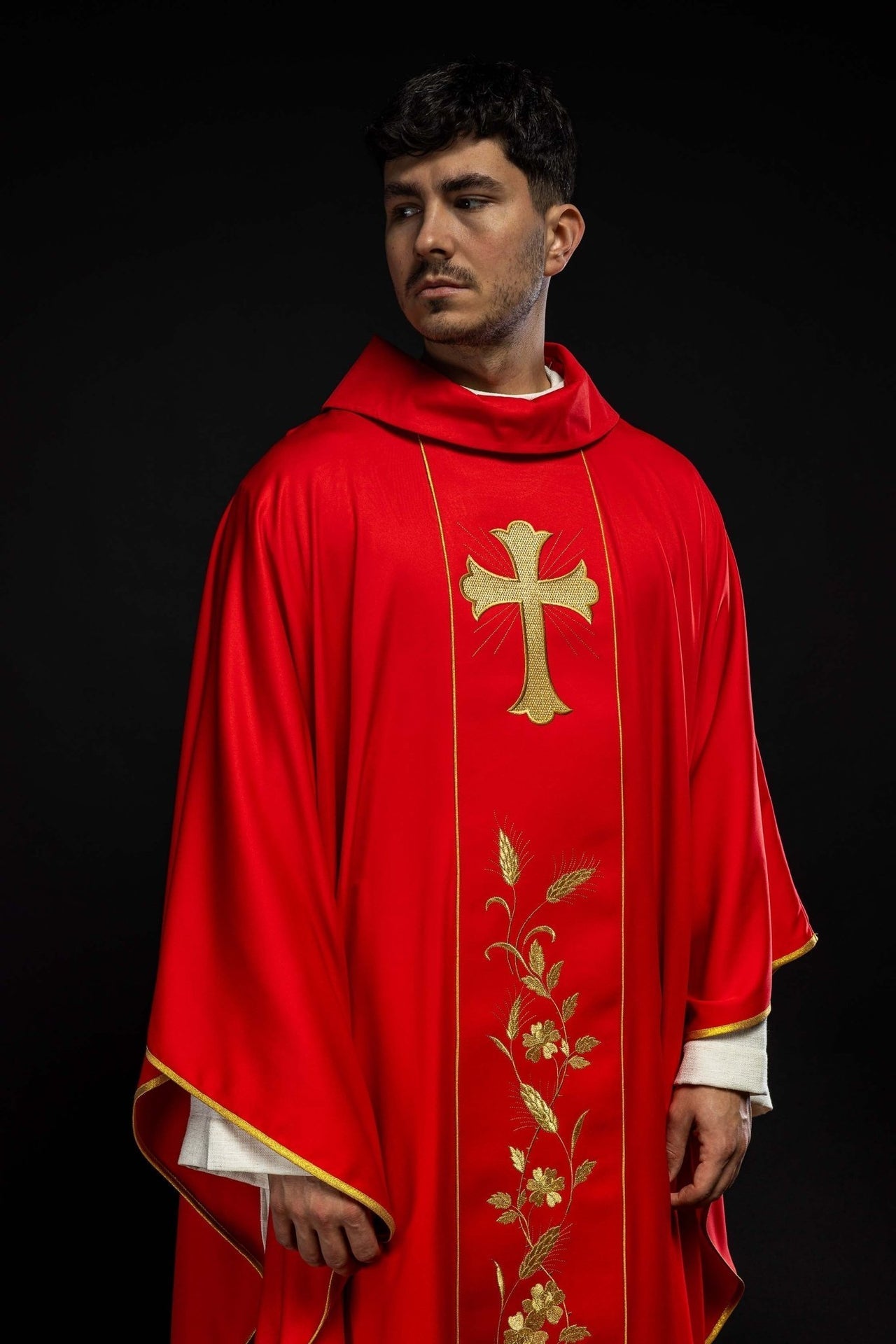 Ornat Liturgiczny Czerwony Krzyż i Kłosy Złoty Haft - SZATYLITURGICZNE.PL