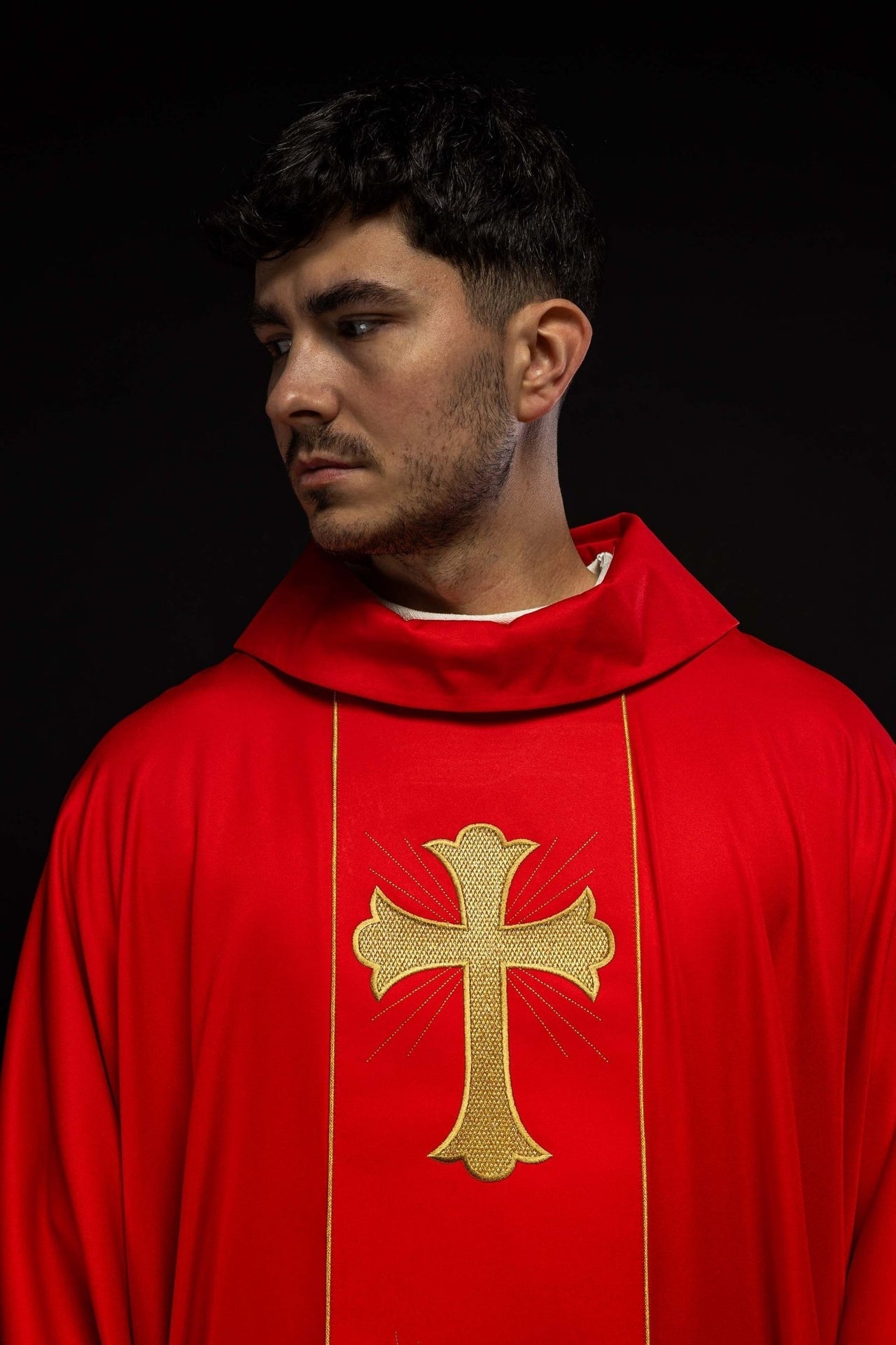 Ornat Liturgiczny Czerwony Krzyż i Kłosy Złoty Haft - SZATYLITURGICZNE.PL
