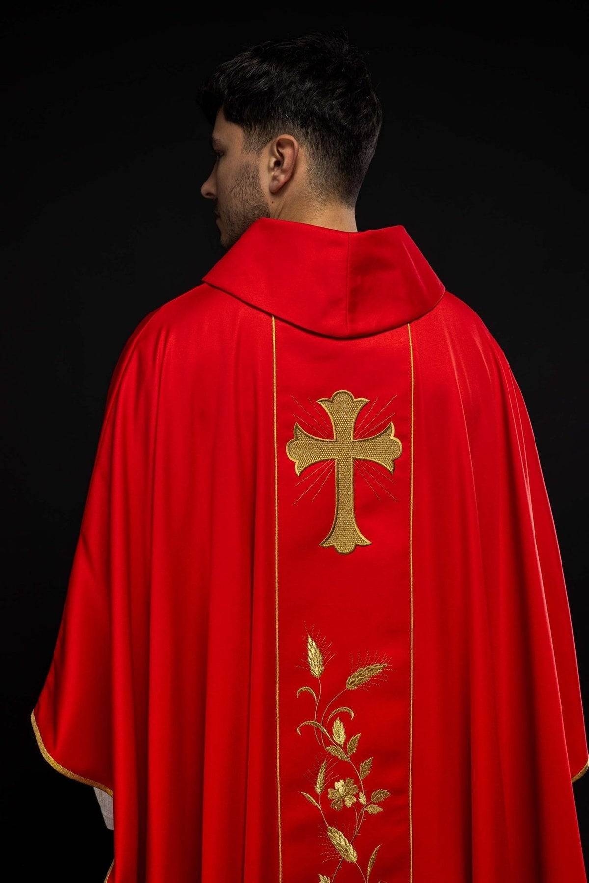 Ornat Liturgiczny Czerwony Krzyż i Kłosy Złoty Haft - SZATYLITURGICZNE.PL