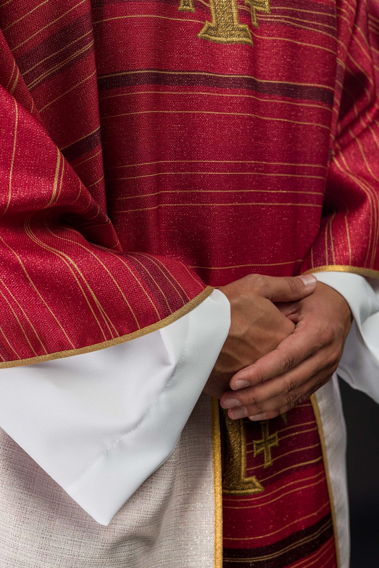 Ornat Liturgiczny Czerwony Krzyż Jerozolimski Drukowany - SZATYLITURGICZNE.PL