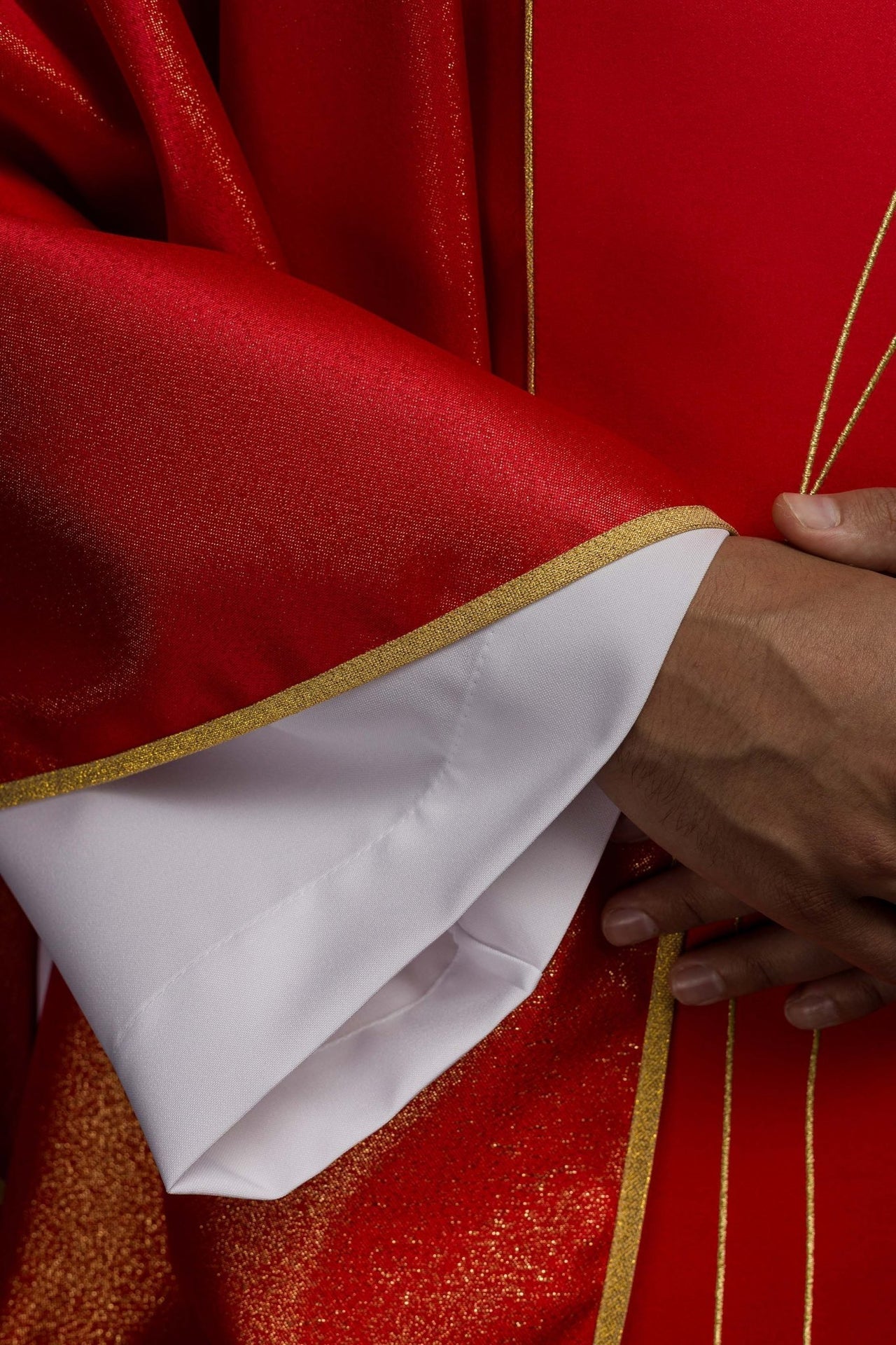 Ornat Liturgiczny Czerwony z Duchem Świętym - Bogaty Haft - SZATYLITURGICZNE.PL