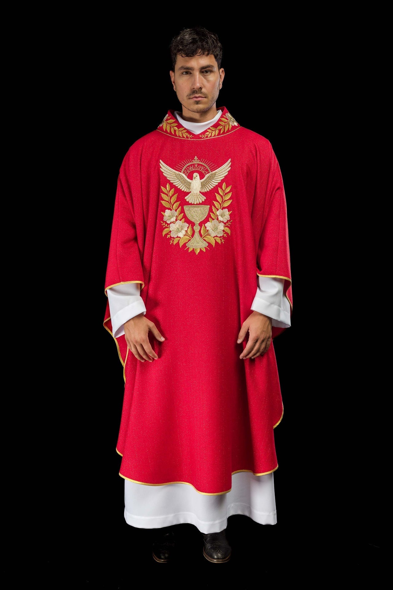 Ornat Liturgiczny Czerwony z Haftem Ducha Świętego i Stułą - SZATYLITURGICZNE.PL