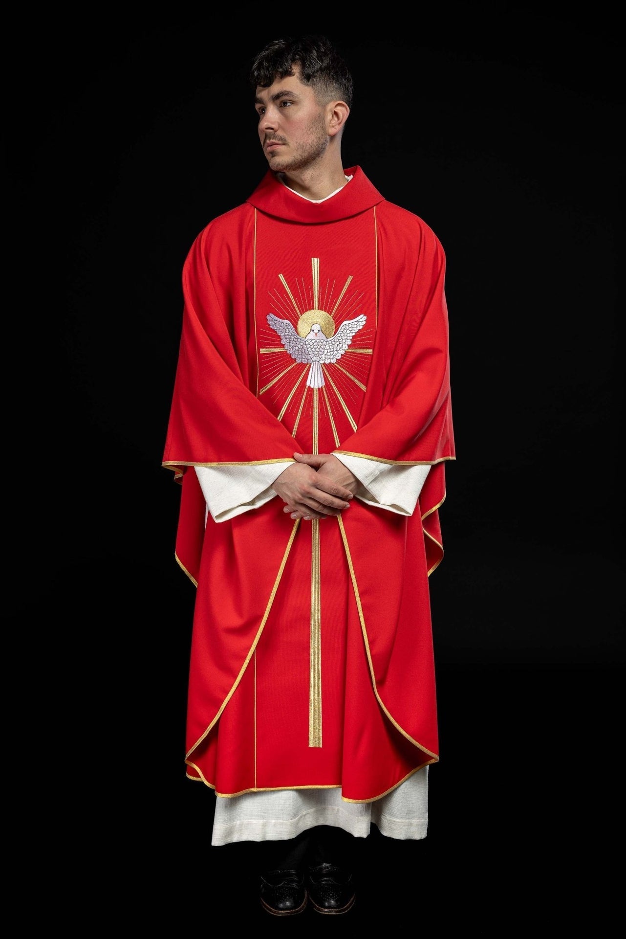 Ornat Liturgiczny Czerwony z Haftem Ducha Świętego i Stułą - SZATYLITURGICZNE.PL