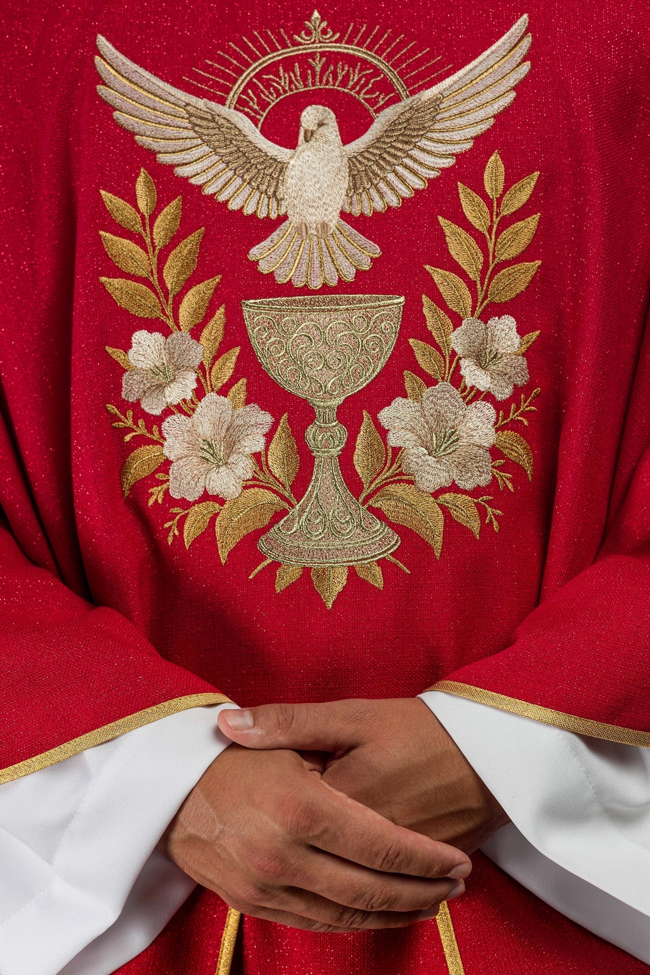 Ornat Liturgiczny Czerwony z Haftem Ducha Świętego i Stułą - SZATYLITURGICZNE.PL
