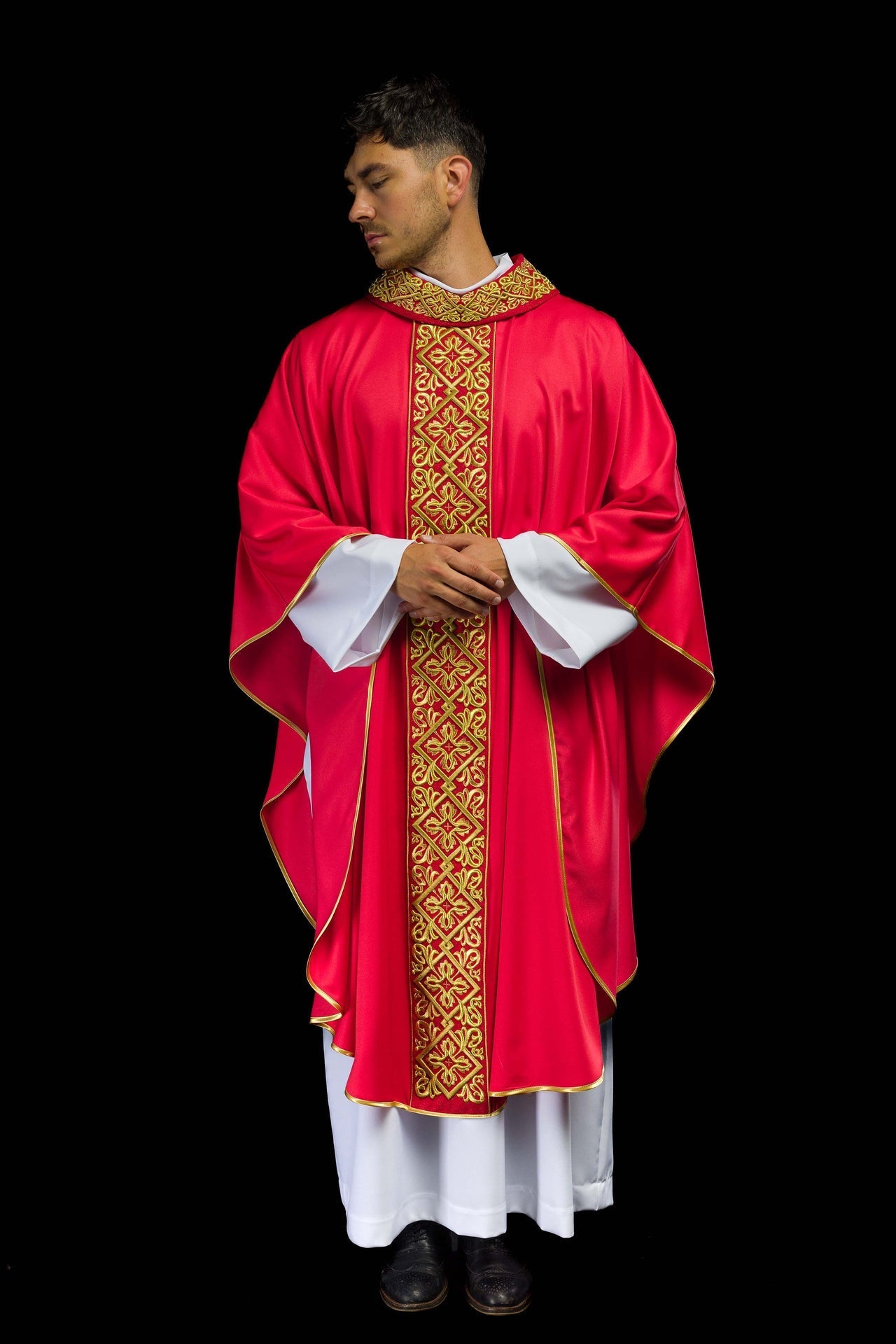 Ornat Liturgiczny Czerwony z Haftem Florystycznym i Krzyżami - SZATYLITURGICZNE.PL