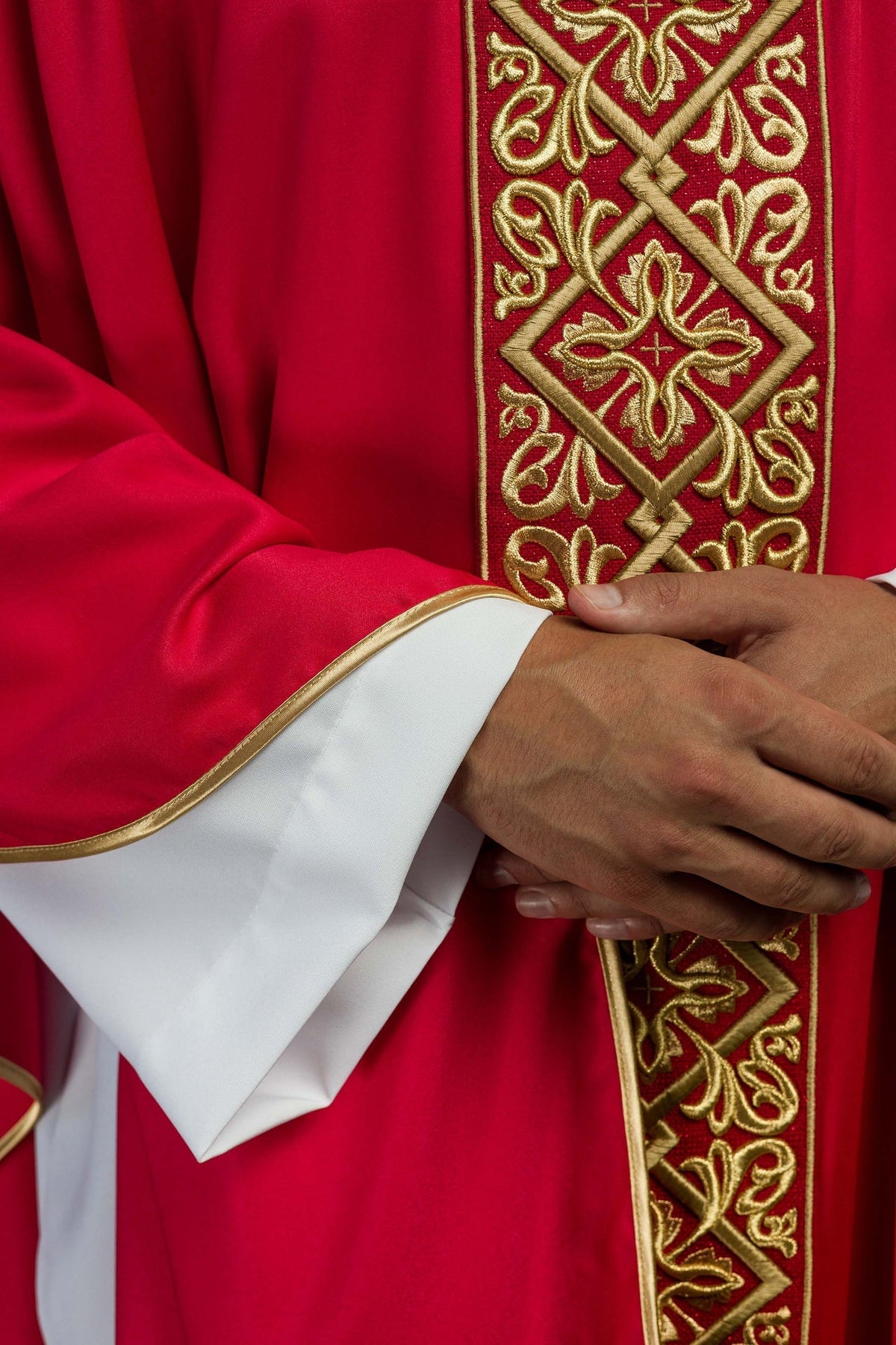 Ornat Liturgiczny Czerwony z Haftem Florystycznym i Krzyżami - SZATYLITURGICZNE.PL