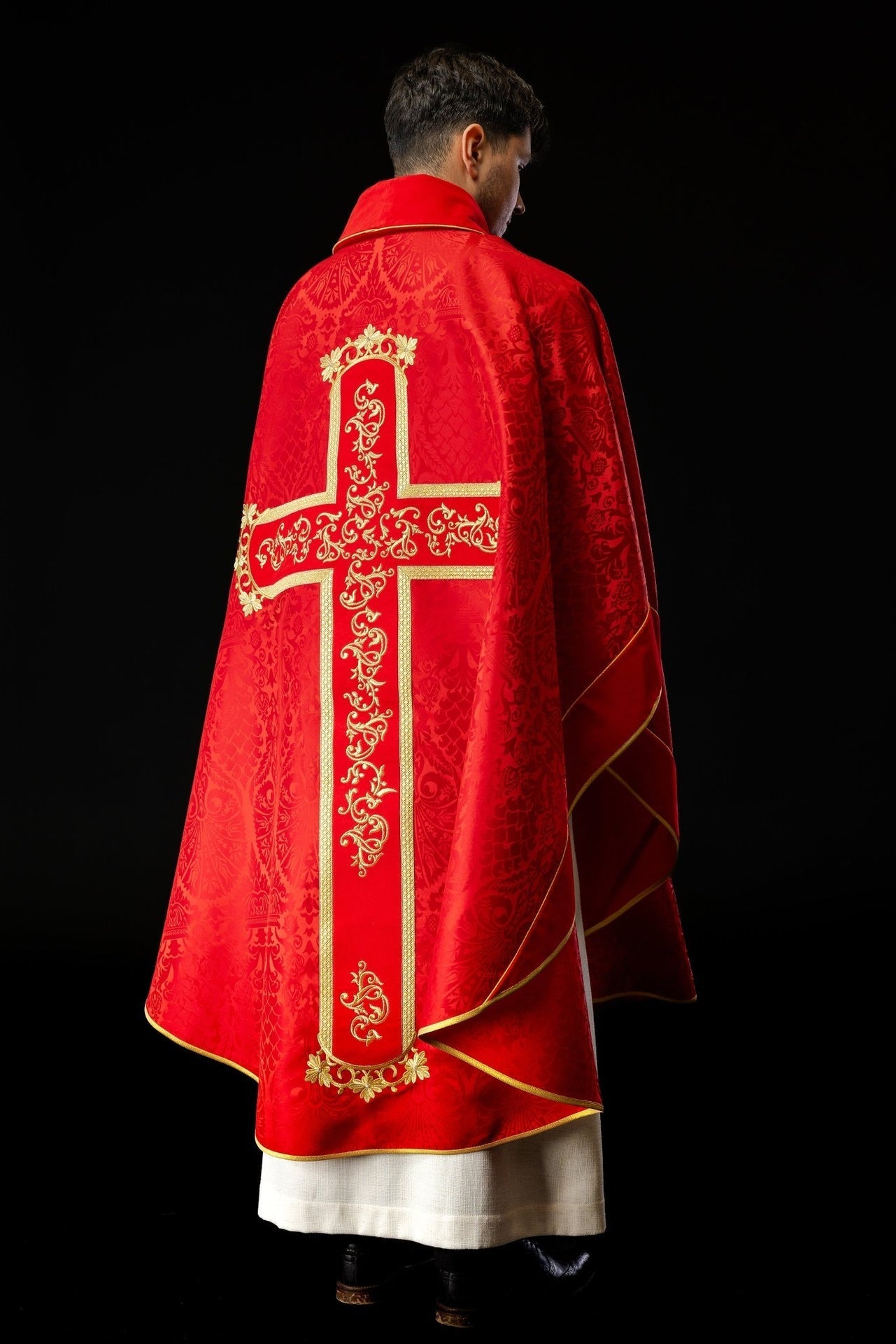 Ornat Liturgiczny Czerwony z Haftem Jezusa Chrystusa - Polski Producent - SZATYLITURGICZNE.PL