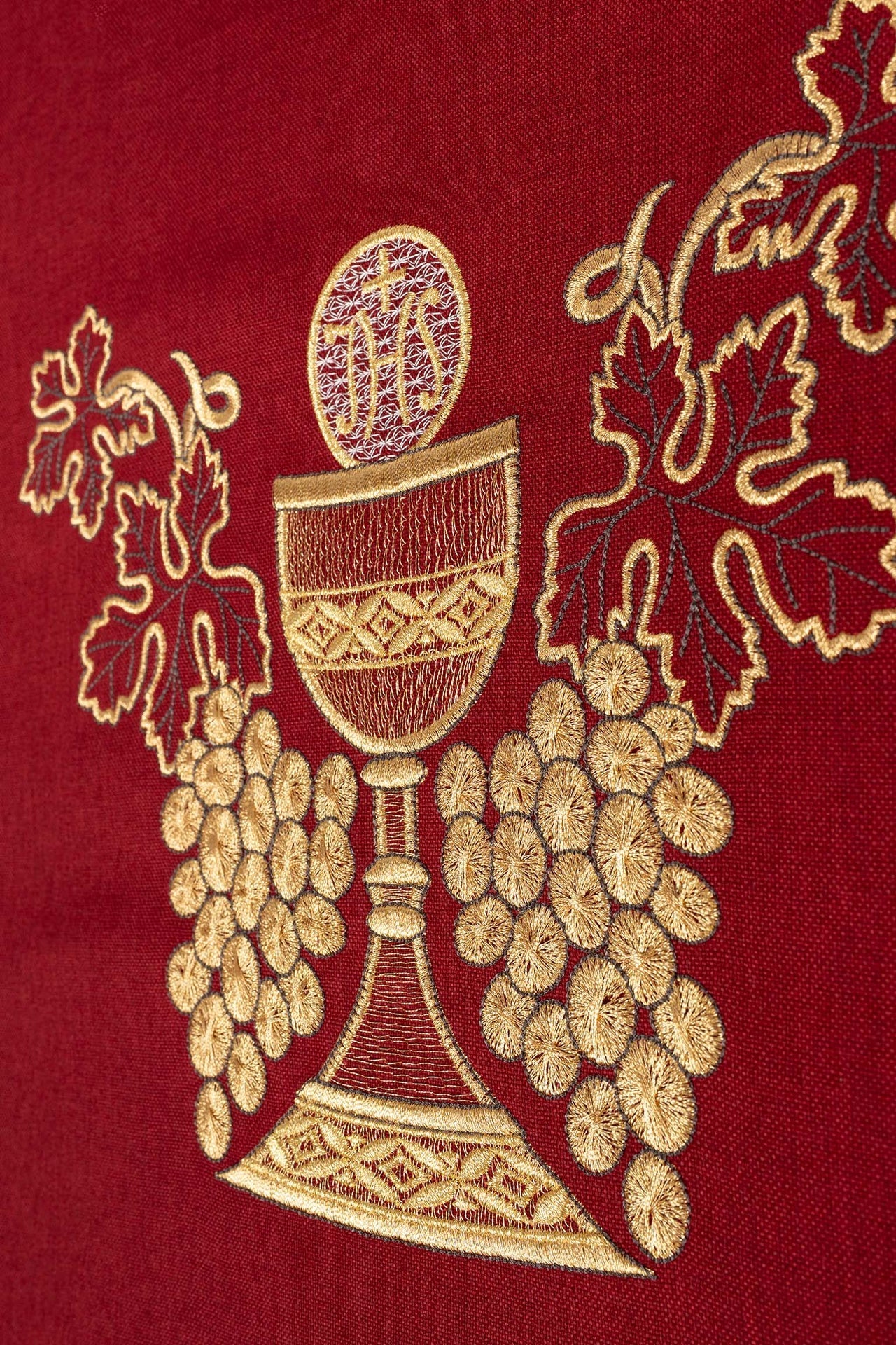 Ornat Liturgiczny Czerwony z Haftem Kielicha i Winogron - SZATYLITURGICZNE.PL