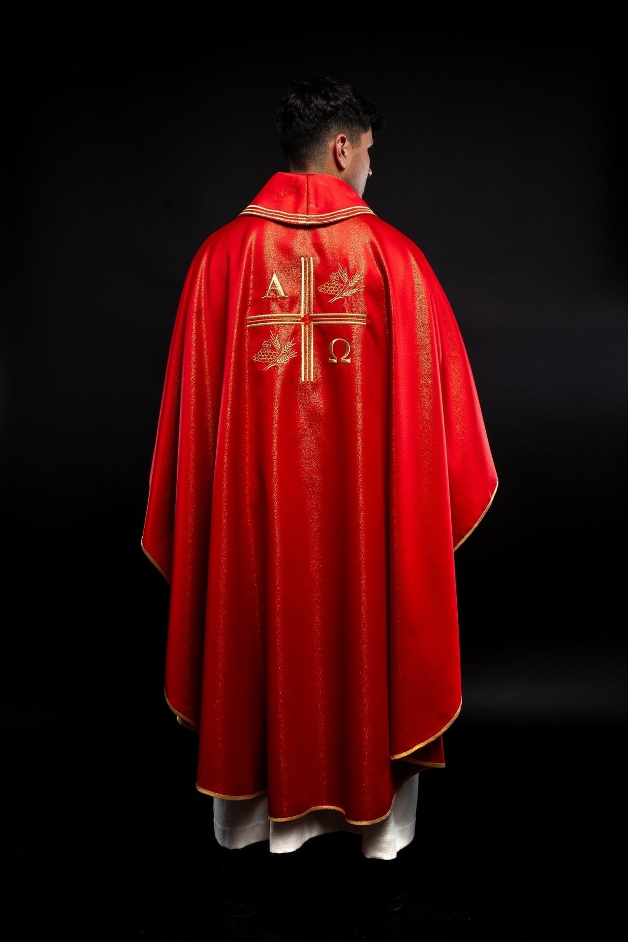Ornat Liturgiczny Czerwony z Haftem Krzyża, Alfa i Omega - Kłosy - SZATYLITURGICZNE.PL