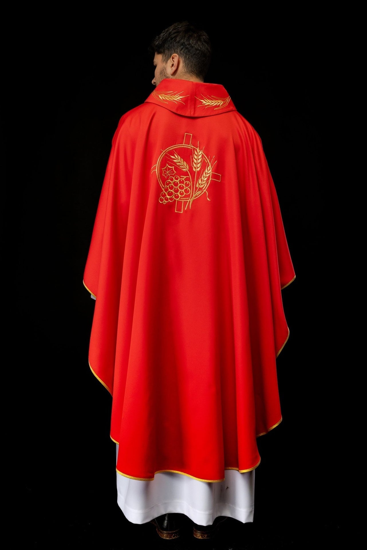 Ornat Liturgiczny Czerwony z Haftem Krzyża i Kłosów - Polska Produkcja - SZATYLITURGICZNE.PL