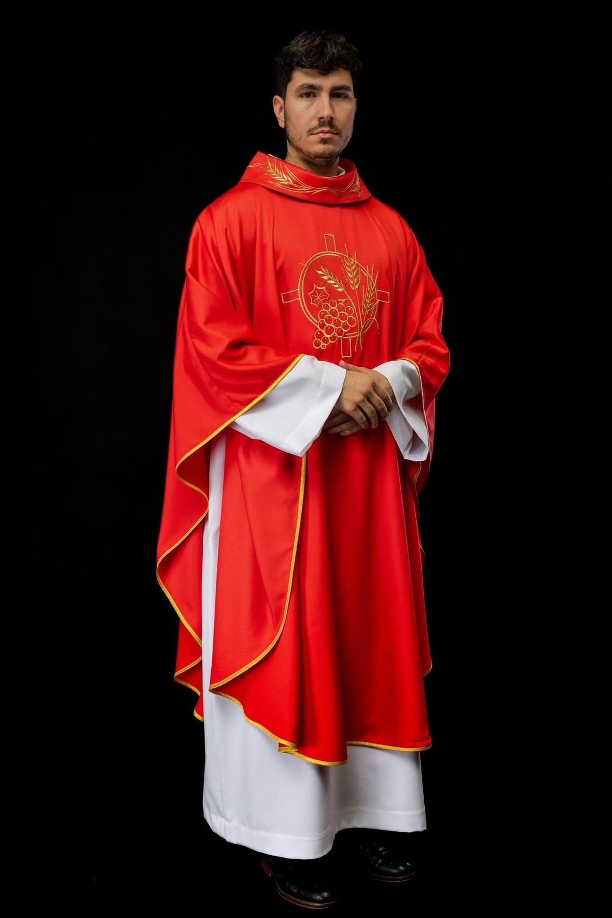 Ornat Liturgiczny Czerwony z Haftem Krzyża i Kłosów - Polska Produkcja - SZATYLITURGICZNE.PL
