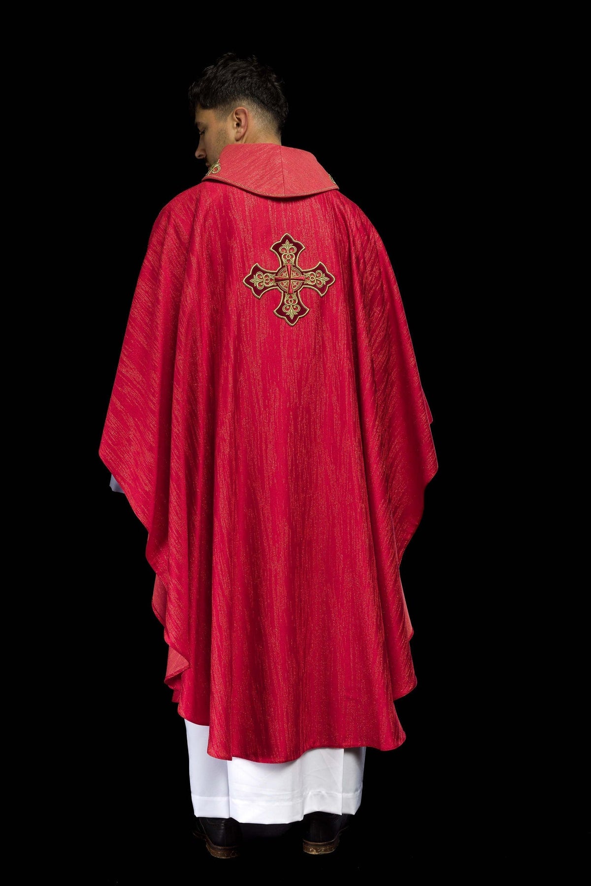 Ornat Liturgiczny Czerwony z Haftowanym Krzyżem - Polska Produkcja - SZATYLITURGICZNE.PL