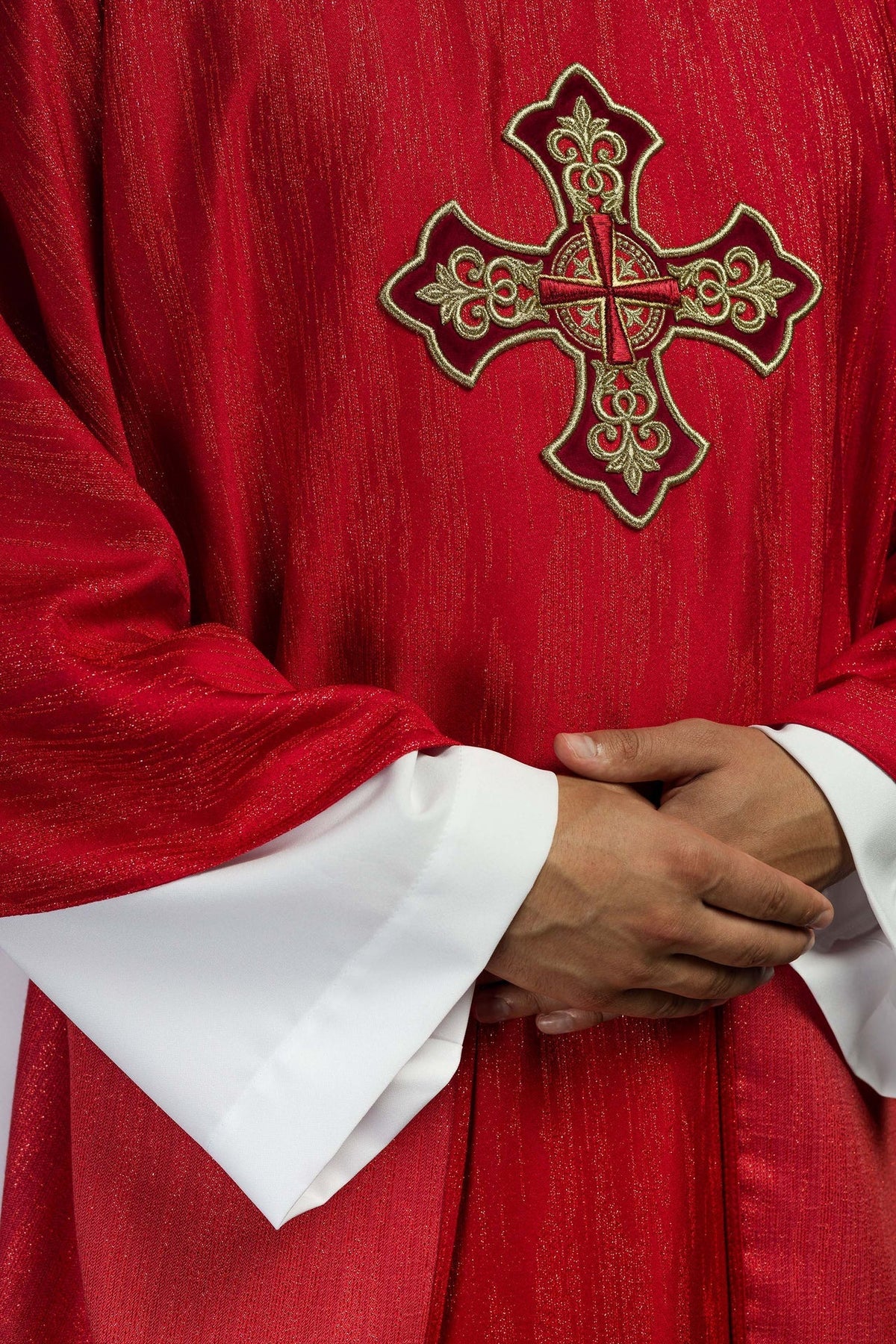 Ornat Liturgiczny Czerwony z Haftowanym Krzyżem - Polska Produkcja - SZATYLITURGICZNE.PL
