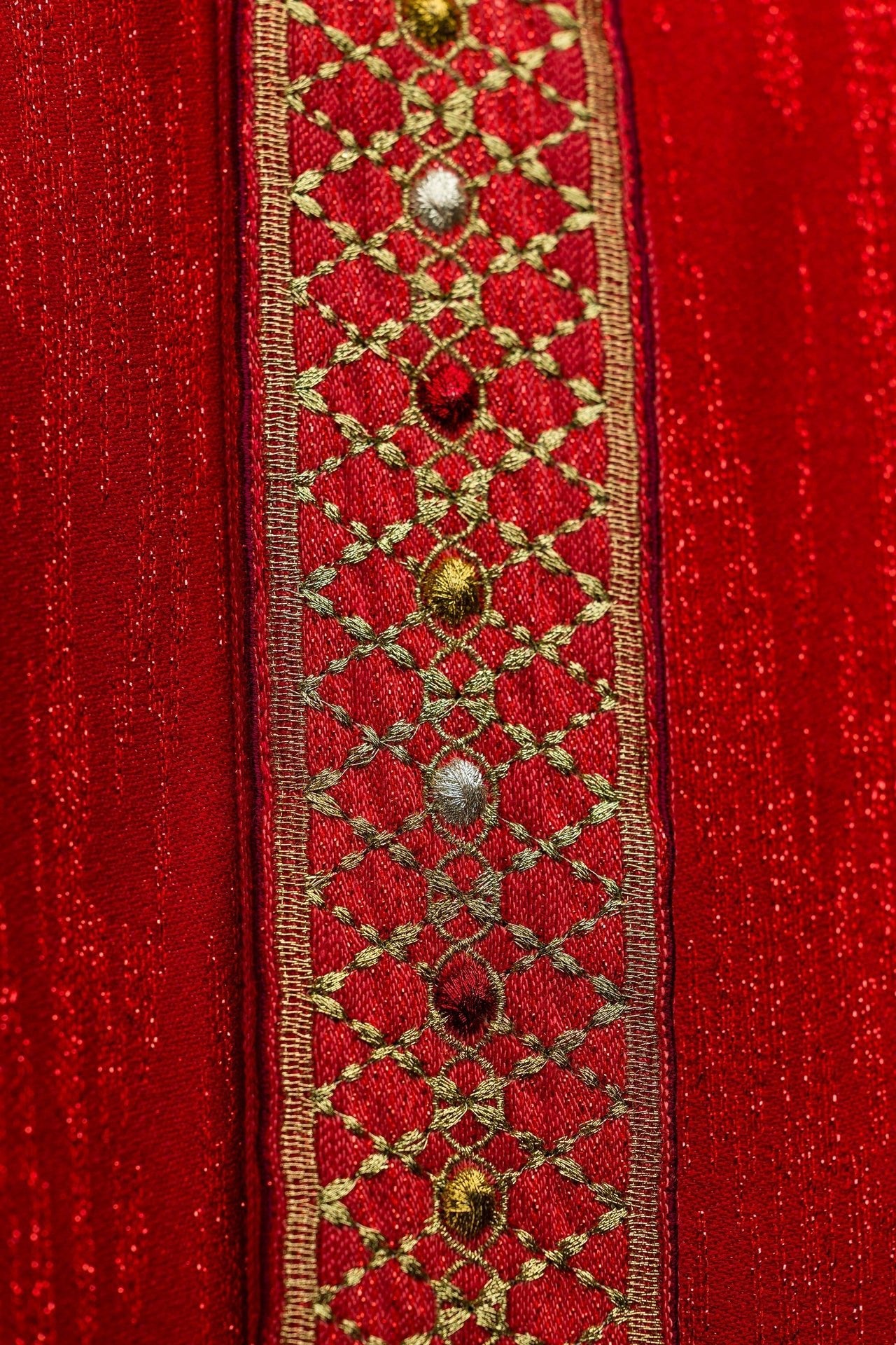 Ornat Liturgiczny Czerwony z Haftowanym Pasem i Kołnierzem - Elanowełna - SZATYLITURGICZNE.PL