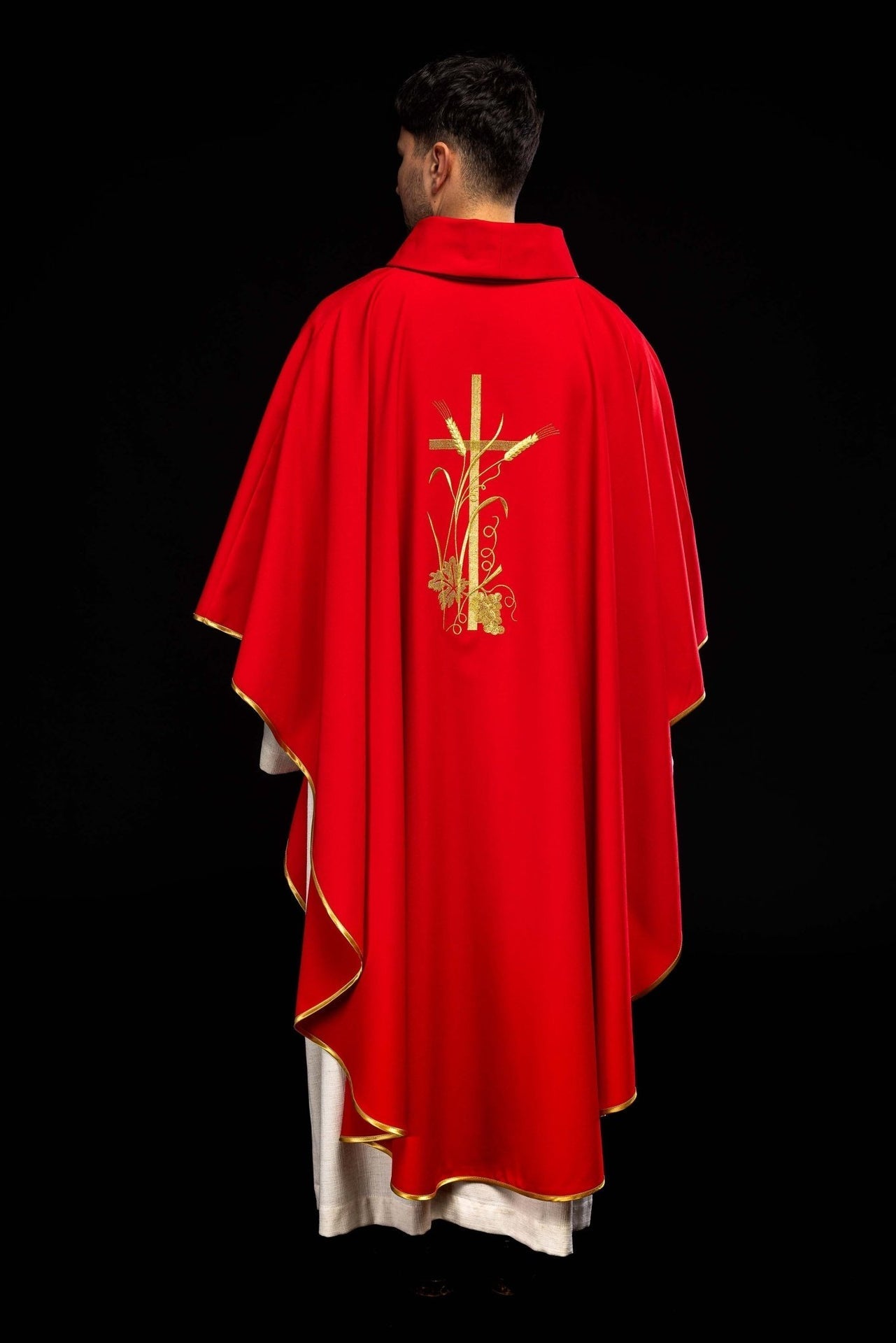 Ornat Liturgiczny Czerwony z Haftowanym Złotym Krzyżem i PAX - SZATYLITURGICZNE.PL