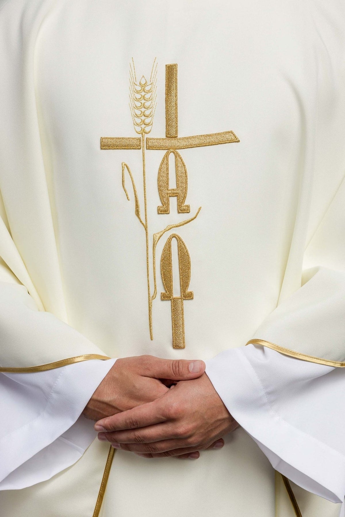 Ornat Liturgiczny Ecru Alfa Omega Złoty Haft - Polski Produkt - SZATYLITURGICZNE.PL
