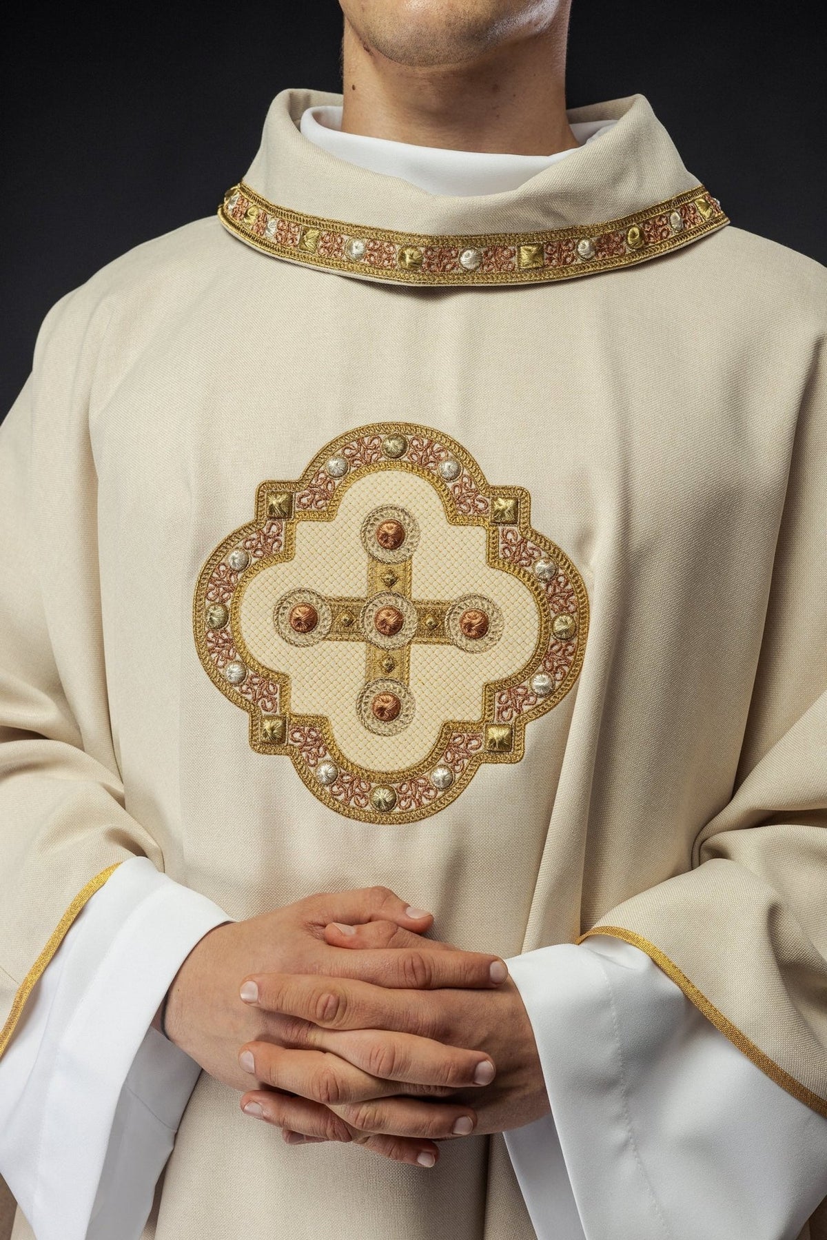 Ornat Liturgiczny Ecru Haft Krzyż Lamówka - Stuła w Komplecie - SZATYLITURGICZNE.PL