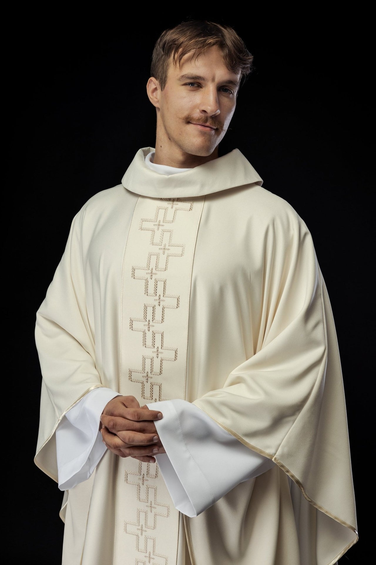 Ornat Liturgiczny Ecru Haft Krzyży - Polski Wyrób Premium - SZATYLITURGICZNE.PL