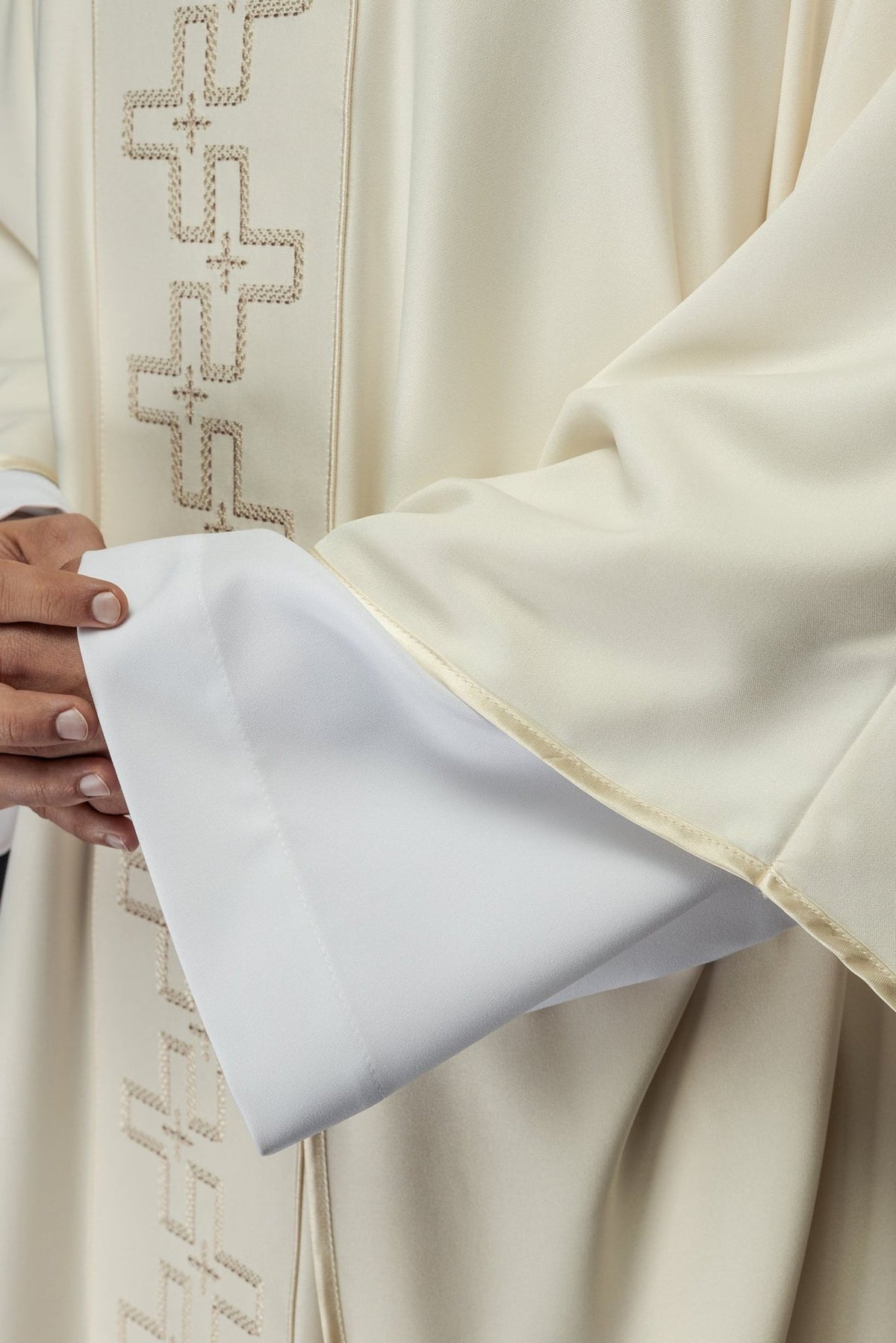 Ornat Liturgiczny Ecru Haft Krzyży - Polski Wyrób Premium - SZATYLITURGICZNE.PL