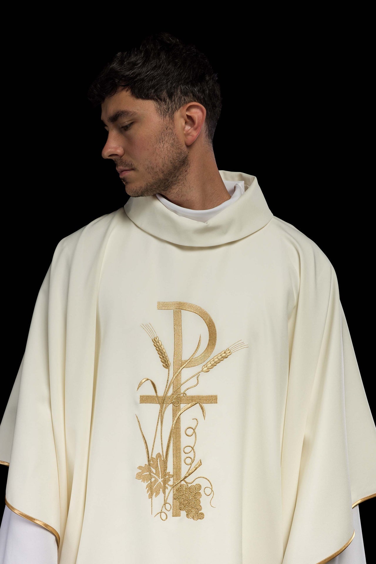 Ornat Liturgiczny Ecru Haft PAX Złota Lamówka - Komplet ze Stułą - SZATYLITURGICZNE.PL