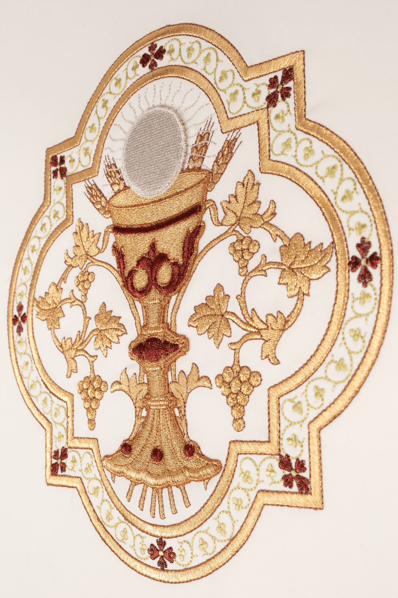 Ornat Liturgiczny Ecru Haftowany Kielich IHS - Elegancki Strój Kapłański - SZATYLITURGICZNE.PL