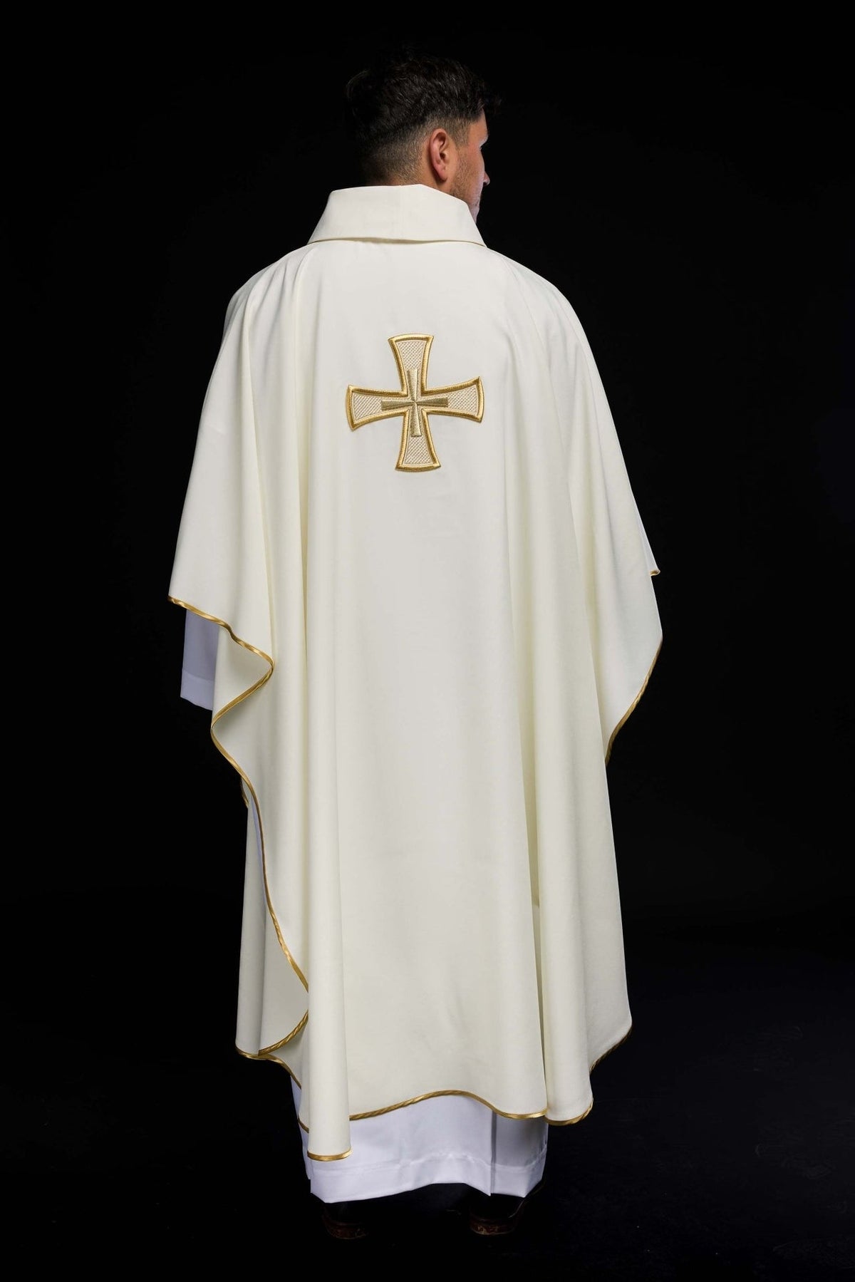 Ornat Liturgiczny Ecru IHS Haft Złota Nić - Polski Producent - SZATYLITURGICZNE.PL