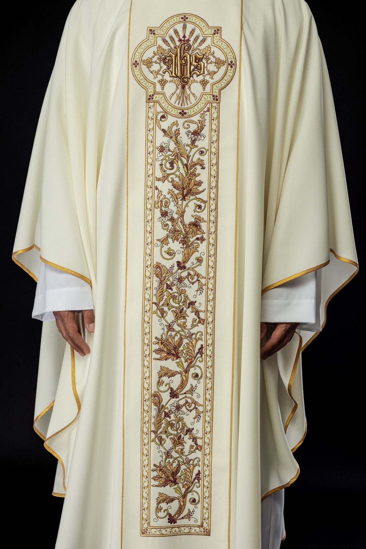 Ornat Liturgiczny Ecru IHS - Złota Lamówka, Elegancki Haft - SZATYLITURGICZNE.PL