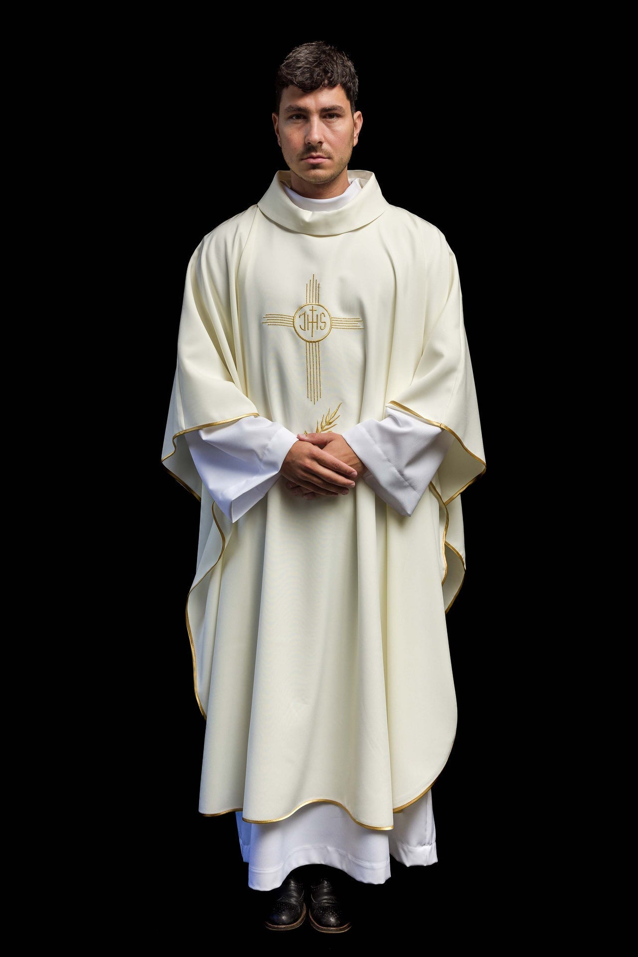 Ornat Liturgiczny Ecru IHS Złoty Haft - Polski Produkt - SZATYLITURGICZNE.PL