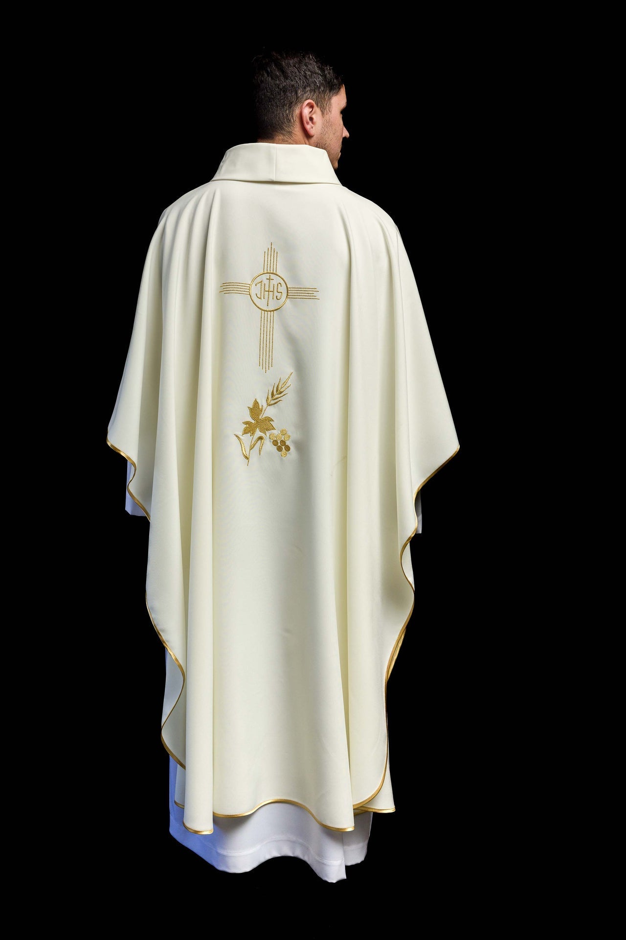 Ornat Liturgiczny Ecru IHS Złoty Haft - Polski Produkt - SZATYLITURGICZNE.PL